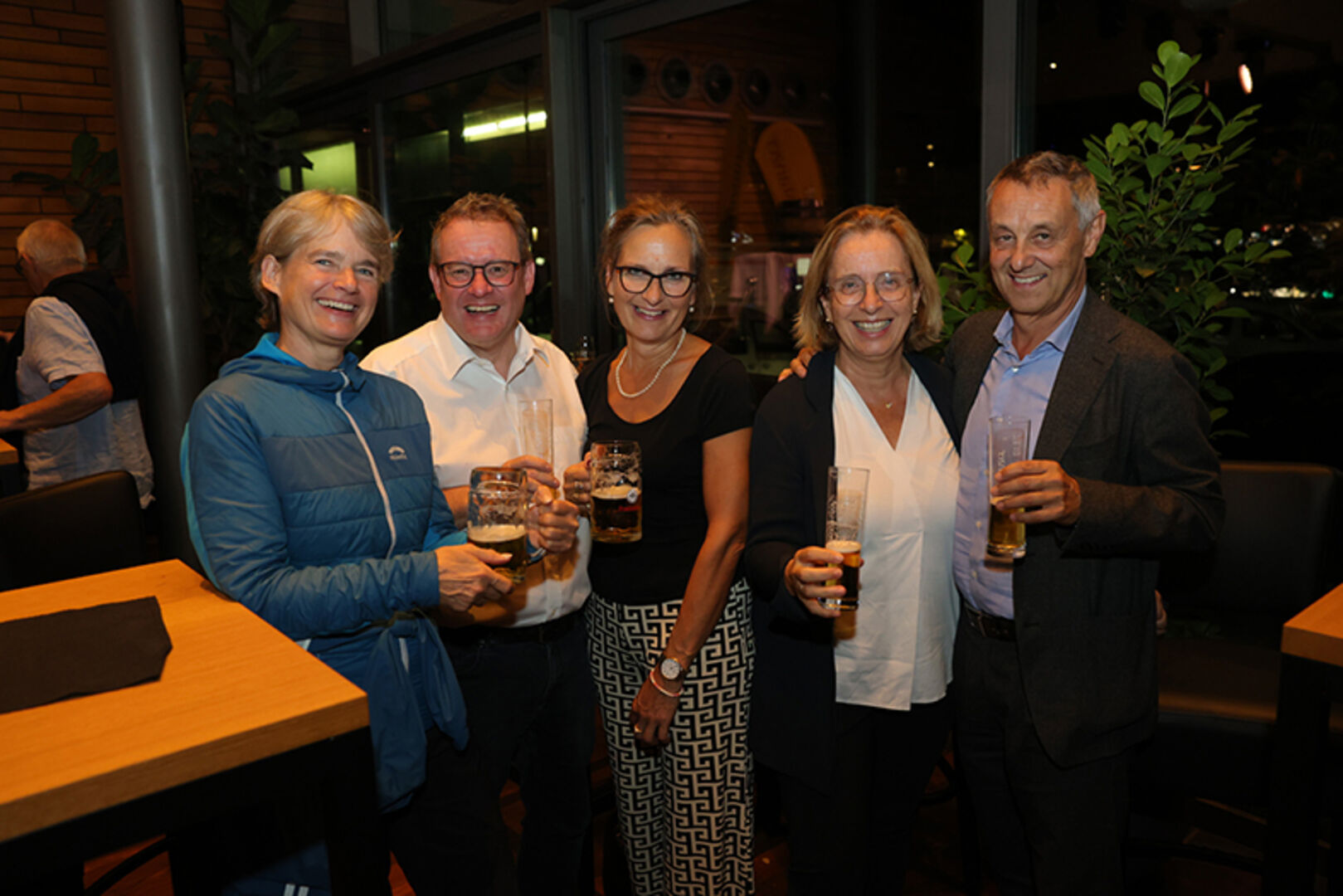 Medizinerin Susanne Seitz, Markus und Georgia Dejaco, Helene Vorhauser-Malin, Notar Daniel Malin (v. li.)