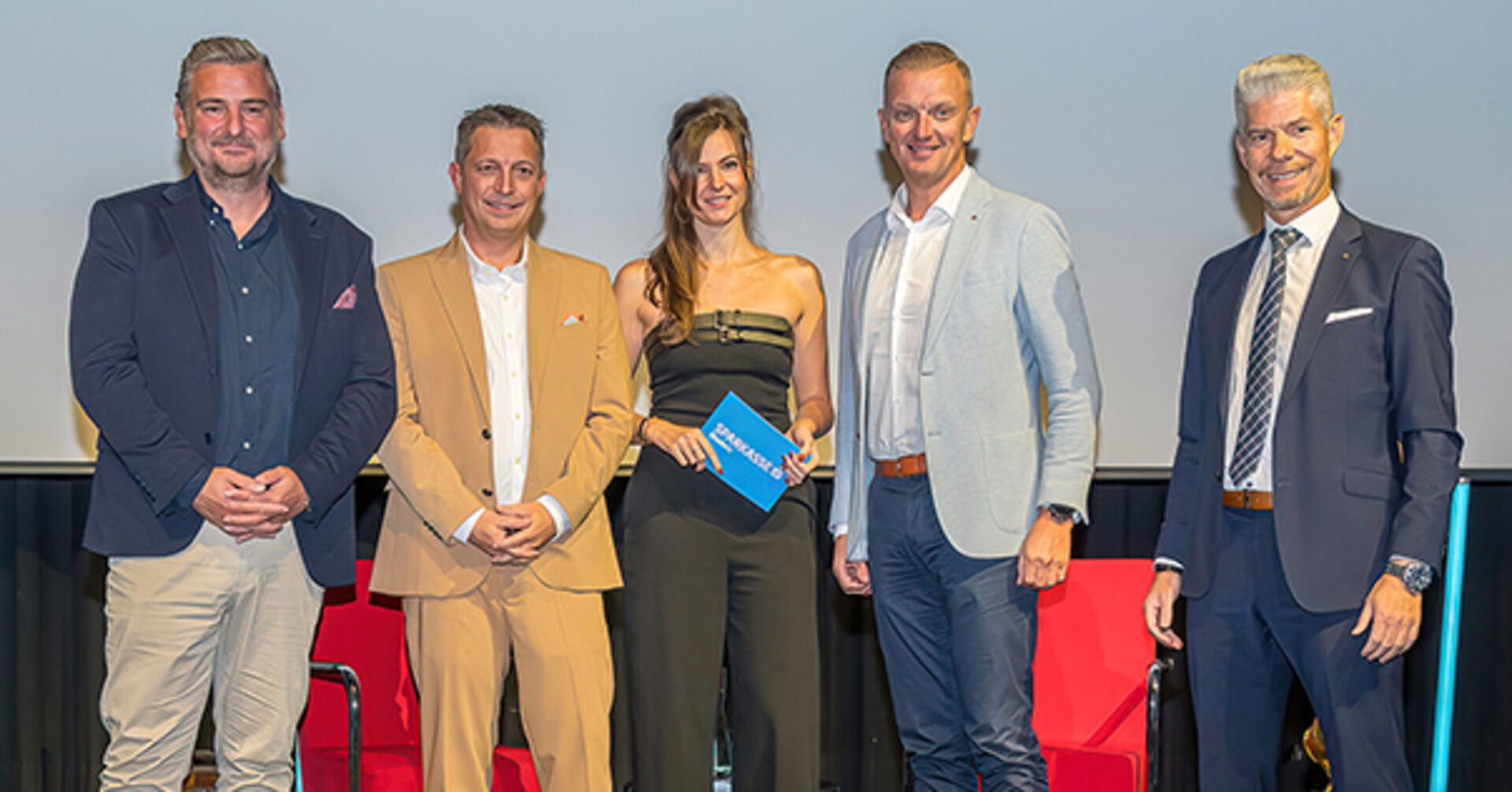 Alexander Meier (Landesdir. Wiener Städtische), Referent Michael Gantner, Moderatorin Isabella Canaval sowie die Sparkasse-Bludenz-Vorstände Wolfgang Eichler, Thomas Schreiber