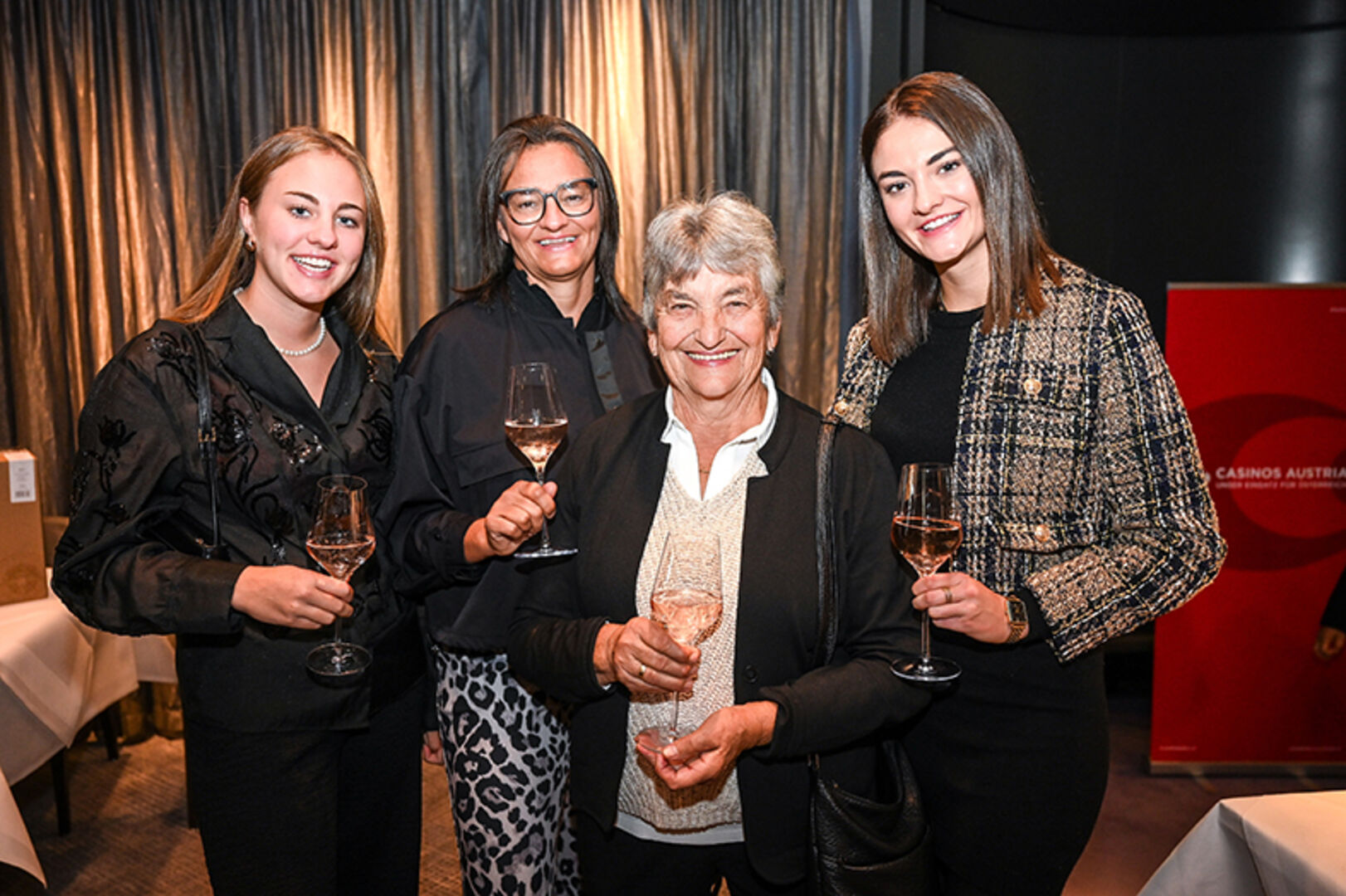 Verena und Renate Kühne, Agatha Lang und Leonie Kühne (v. li.)