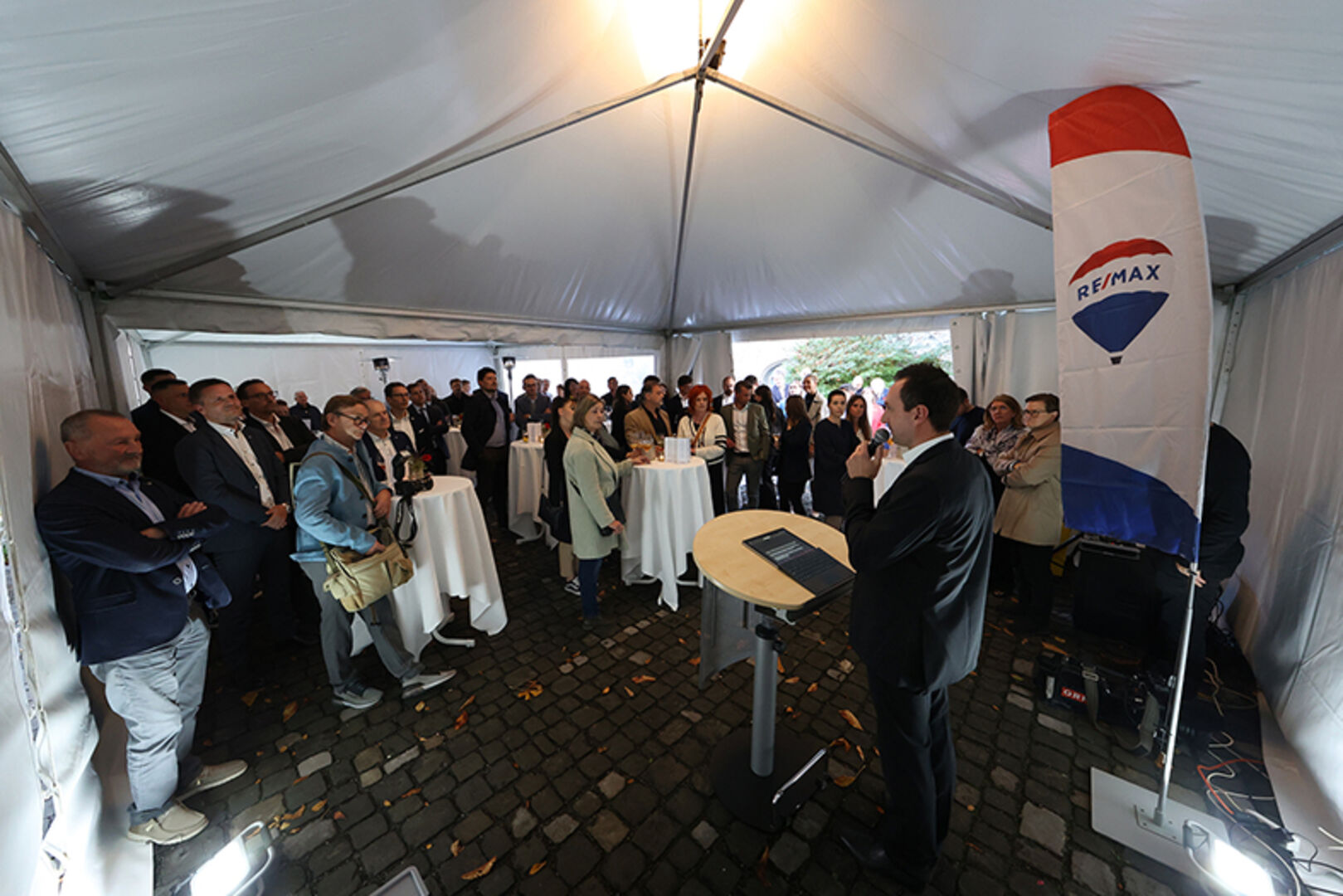 Beim Einstandsfest wurde ein Rekordumsatz vermeldet.