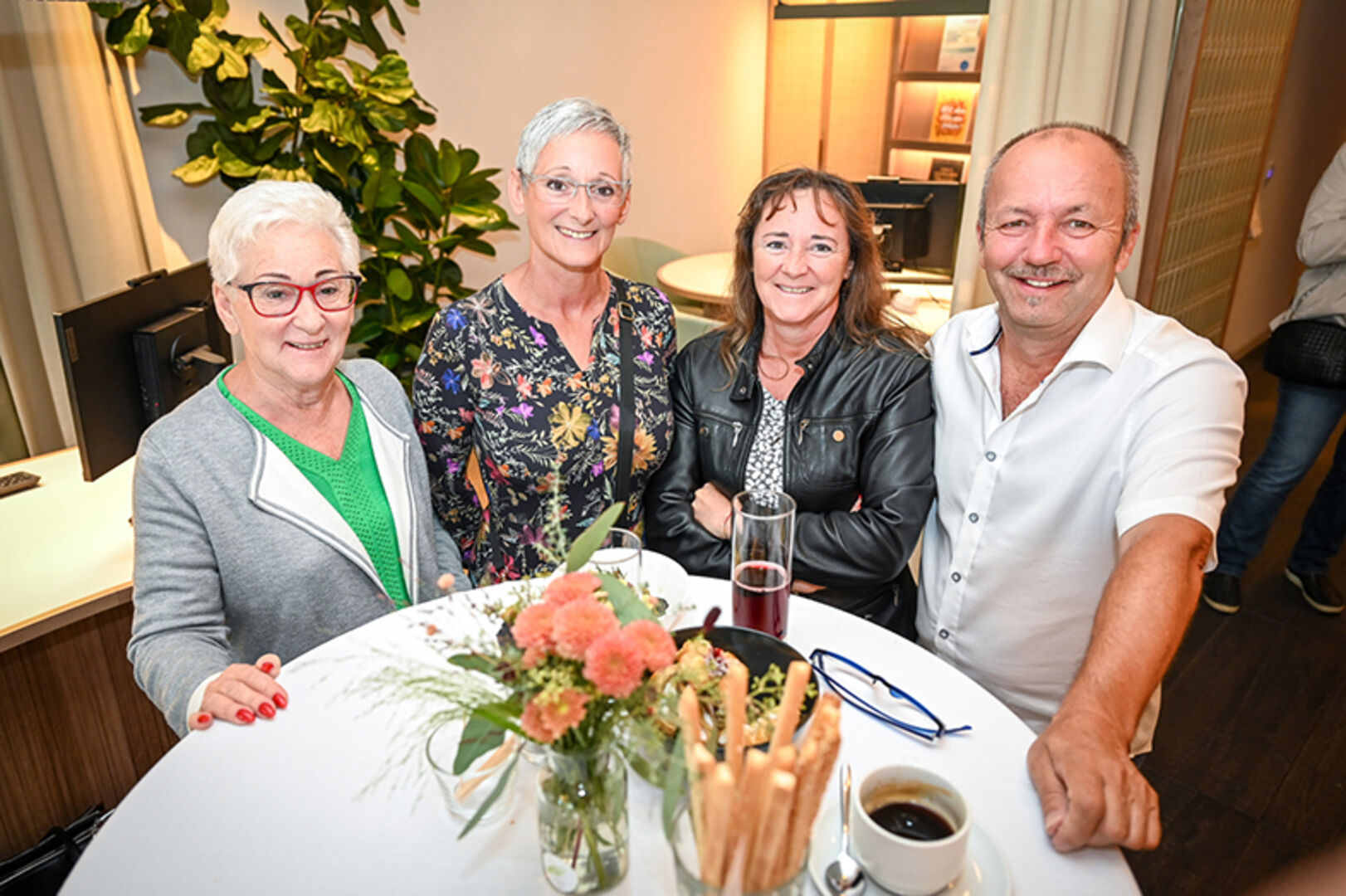 Das „Teneriffa-Trio“ Erika Kuchar, Susanne Loos und Ursula Hirner mit Martin Loos. Beim letzten Urlaub ging`s zu den Azoren.