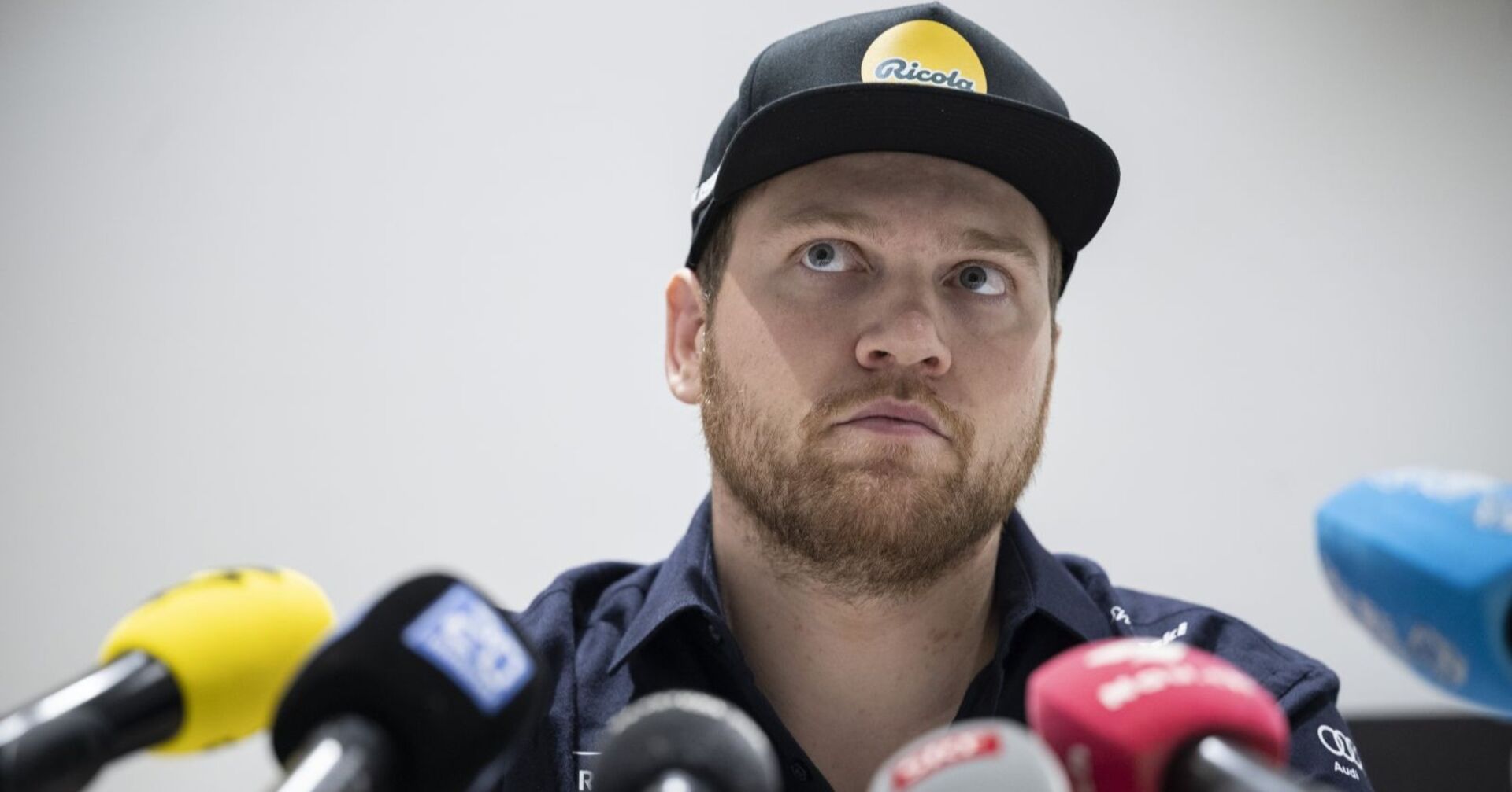 Der Schweizer Skirennfahrer Niels Hintermann bei einer Medienkonferenz