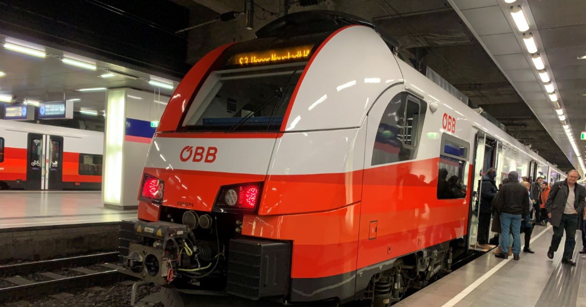 Zug der Wiener Schnellbahn