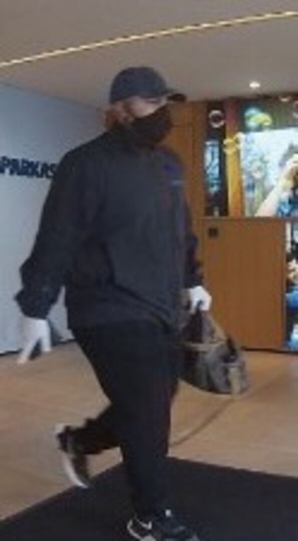 Bild des Täters mit einer Geldtasche