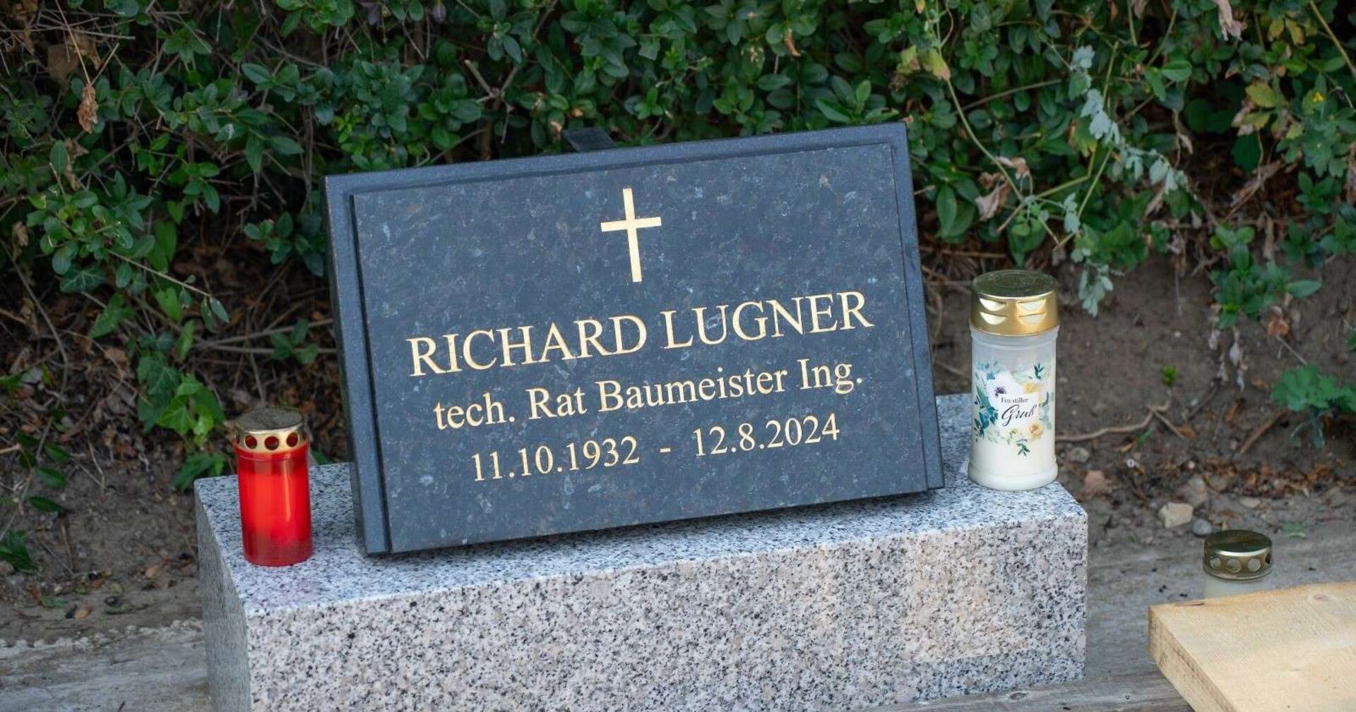 Grabstein von Richard Lugner.