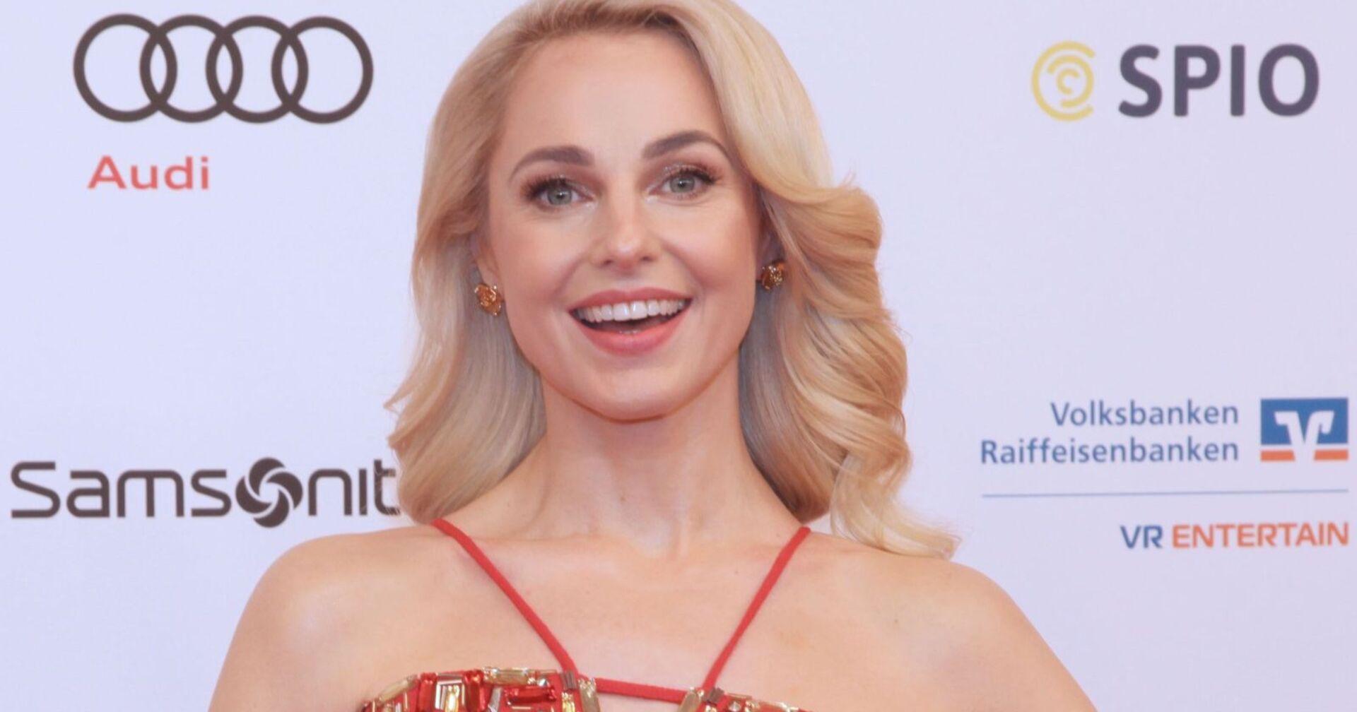 Silvia Schneider lächelt in die Kamera