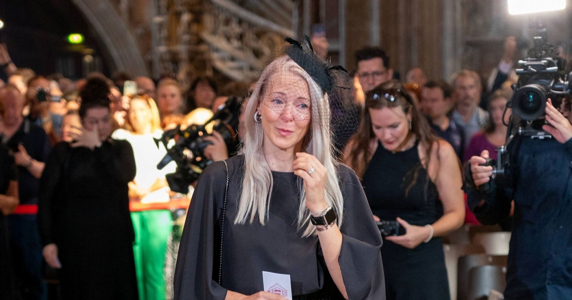 Simone Lugner bei der Beerdigung ihres Mannes Richard.