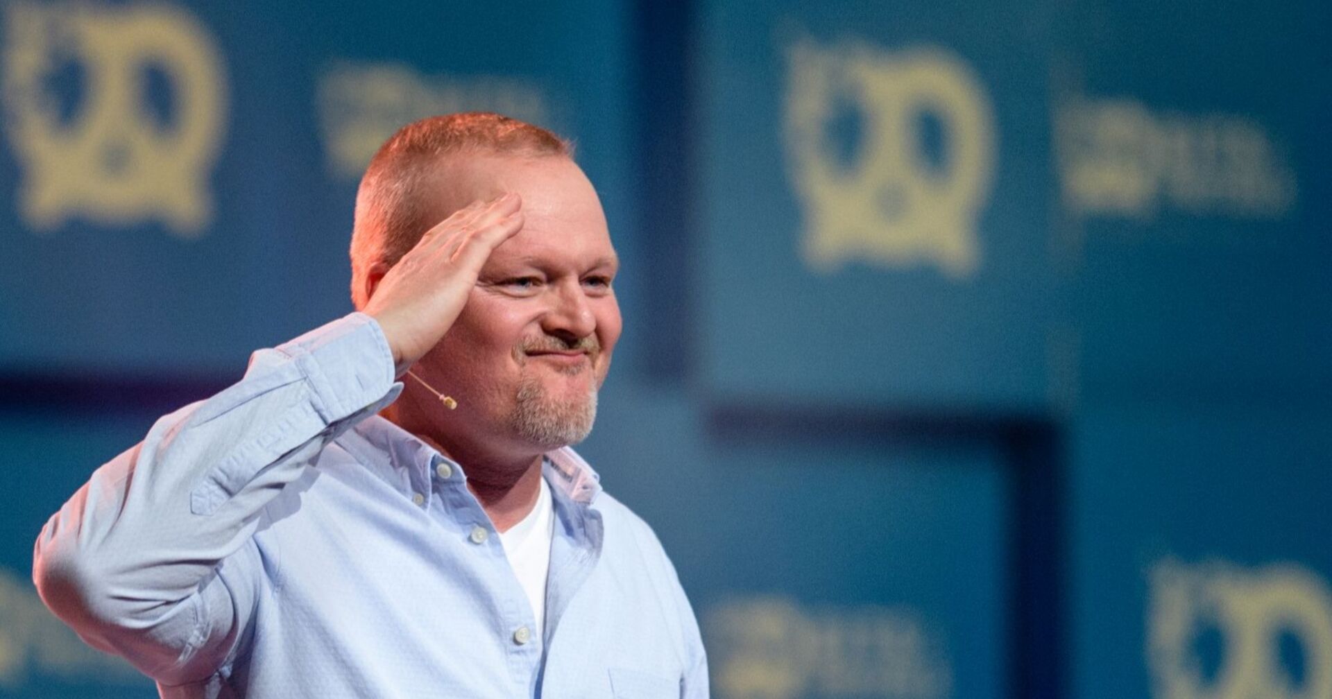 Stefan Raab salutiert