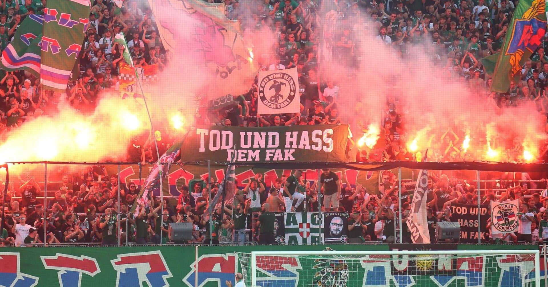 Spruchbänder des SK Rapid