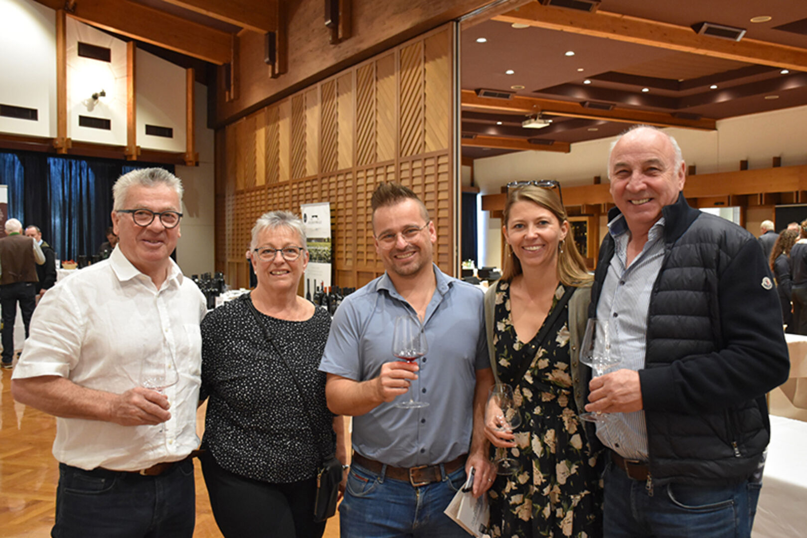Stephan und Liliane Willi, Marco Willi-Wohlwend, Jasmin Wohlwend mit Papa Gilbert (Elsenalpstube aus Damüls)