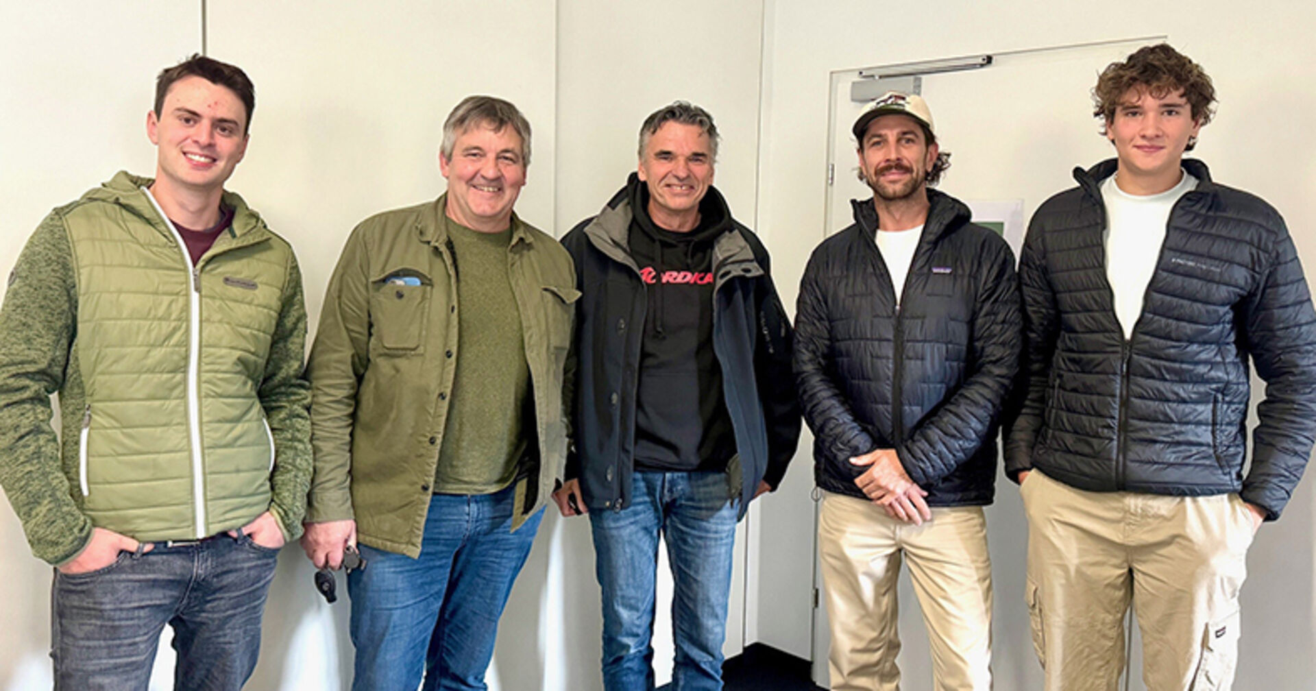 Die Gesellschafter der Skischule Brand: David Beck, Alwin Beck, Herbert Kegele, Daniel Jenny und Melvin Kegele (v.. li.)