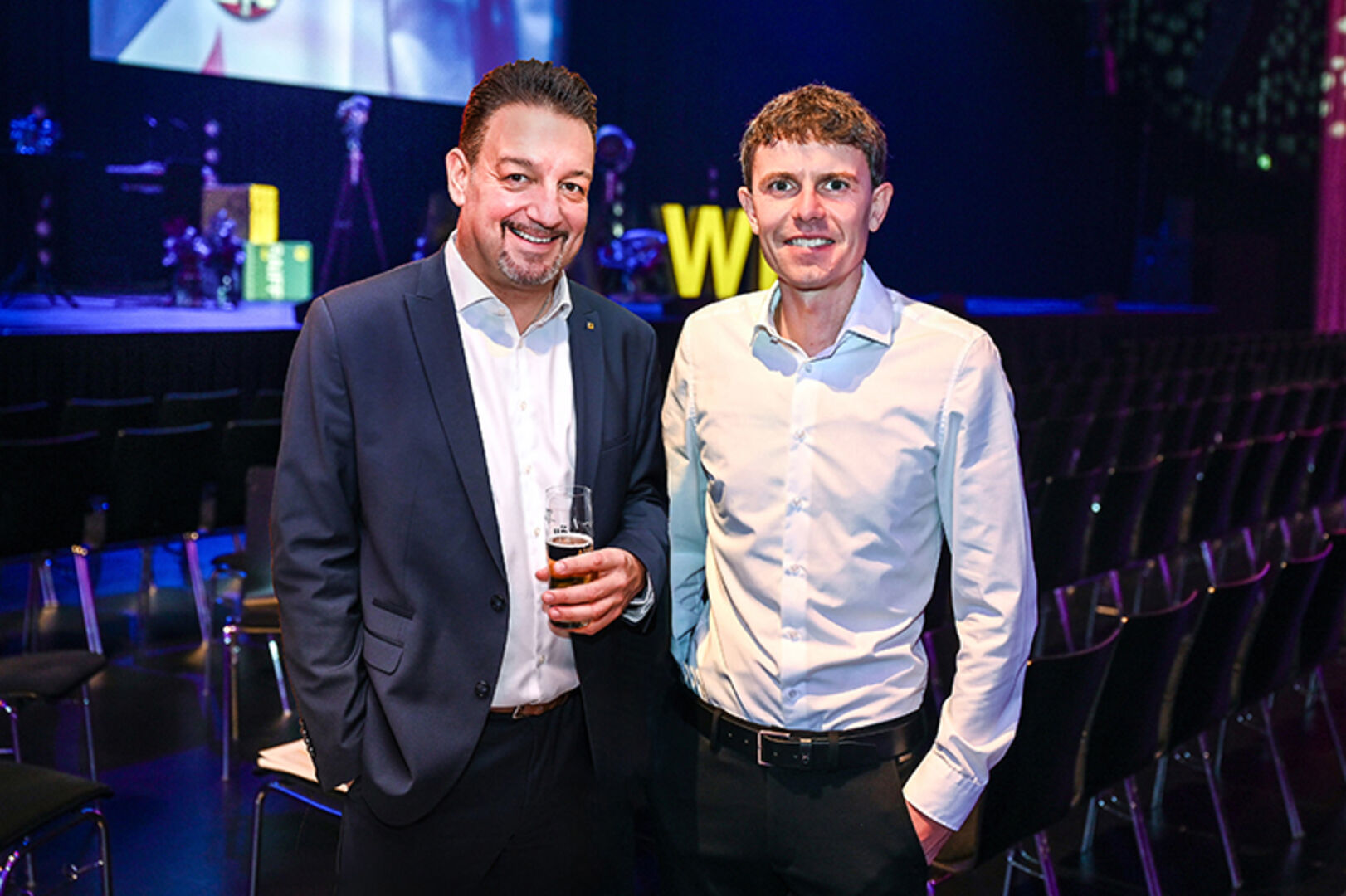 Marktvorstand Manfred Miglar und Leiter PR und Werbung Raphael Kiene (beide RLB Vorarlberg) (v. li.)