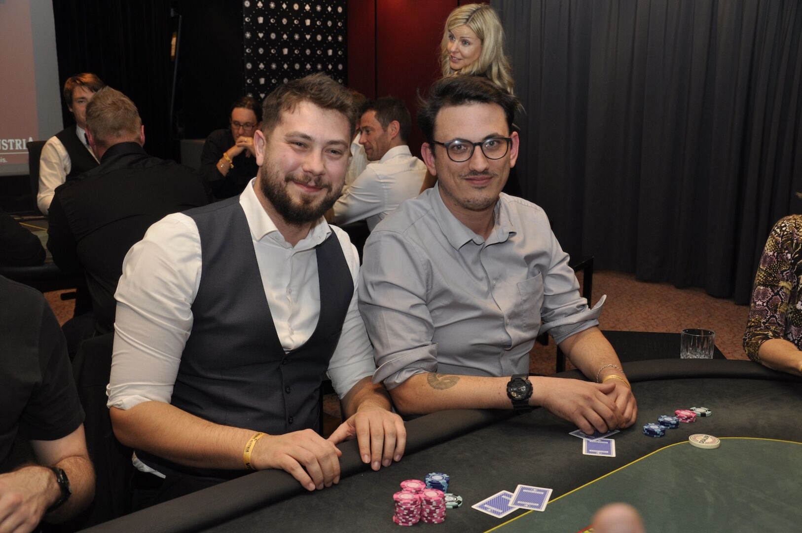 2 Herren am Pokertisch