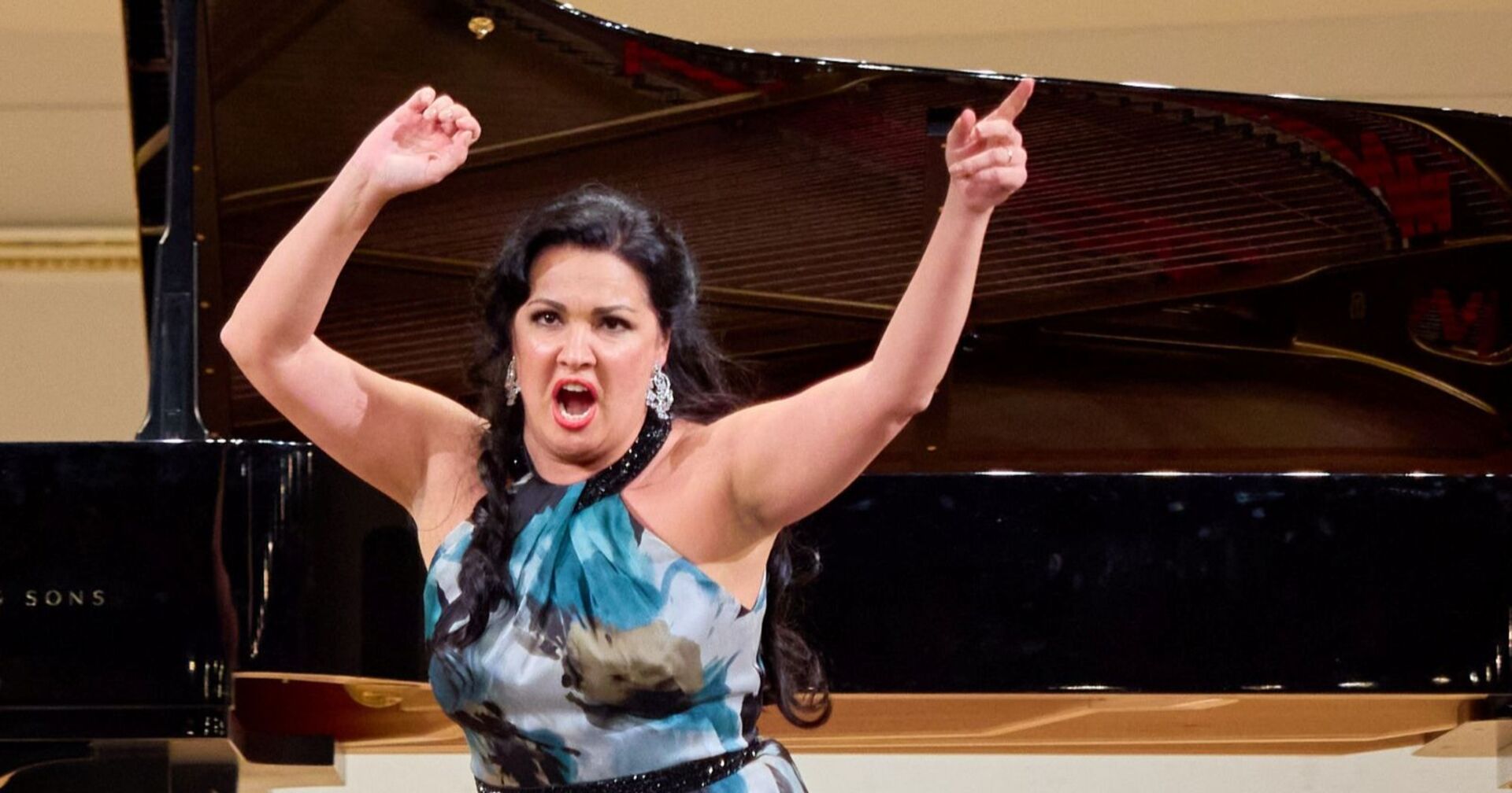 Anna Netrebko auf der Bühne.
