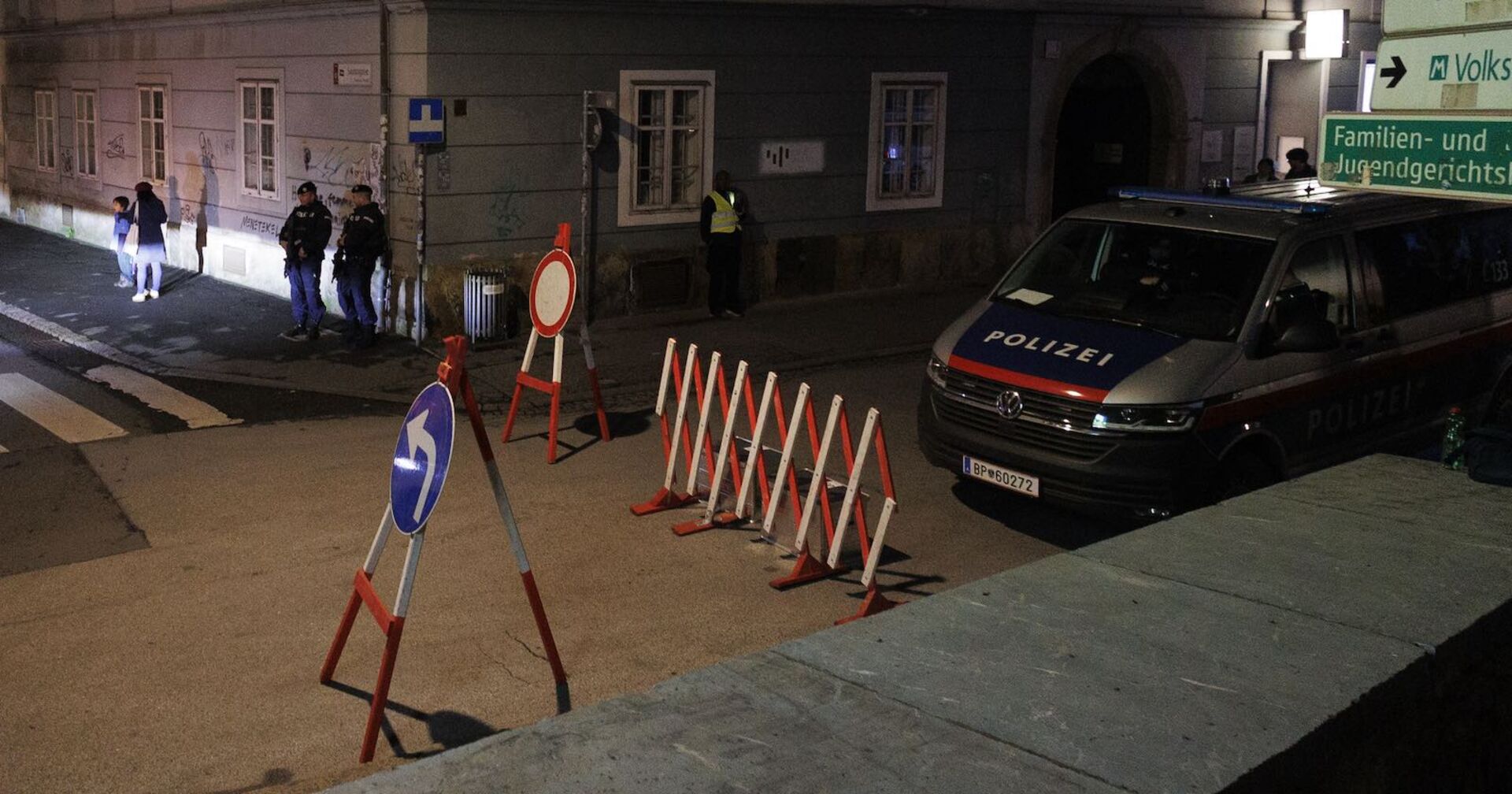 Polizeiauto und Absperrung in Graz.