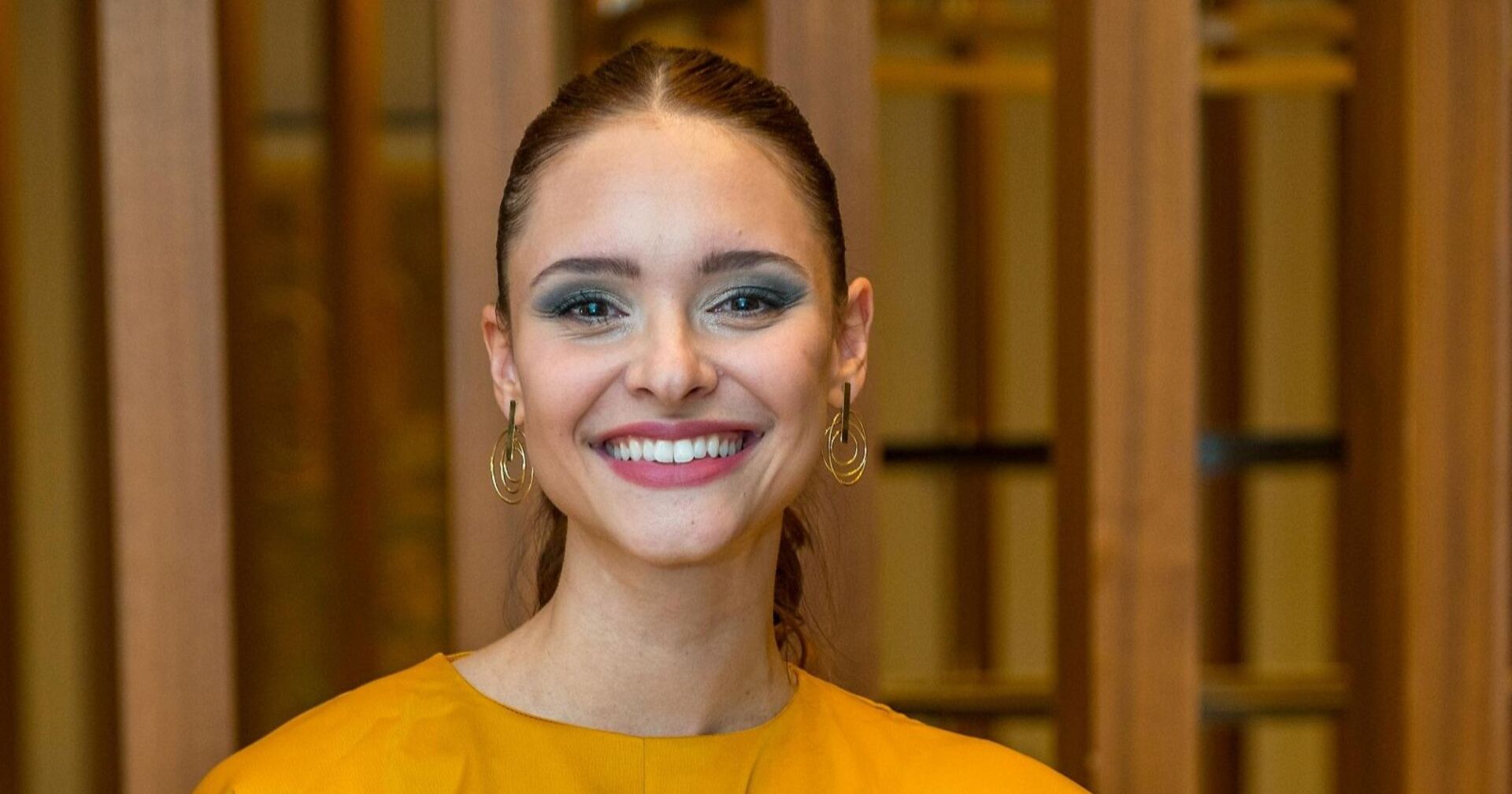 Julia Furdea lächelt in die Kamera