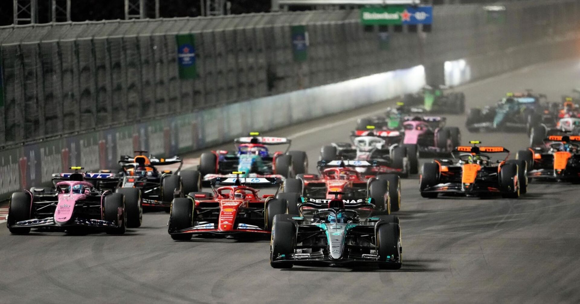 Verstappen krönt sich in Las Vegas zum vierten Mal zum Weltmeister.