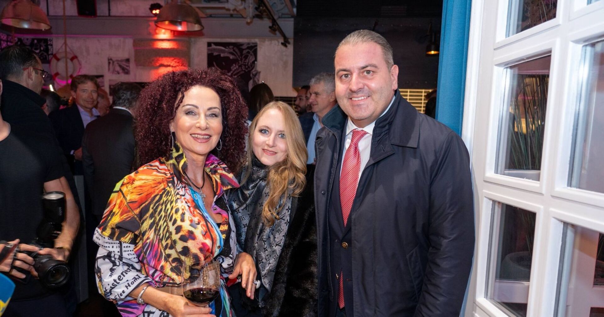 Lugner-Clan bei der Eröfffnung