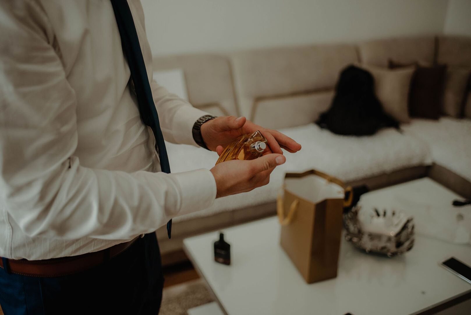 Mann mit Parfum | Credit: iStock.com/EyeEm Mobile GmbH