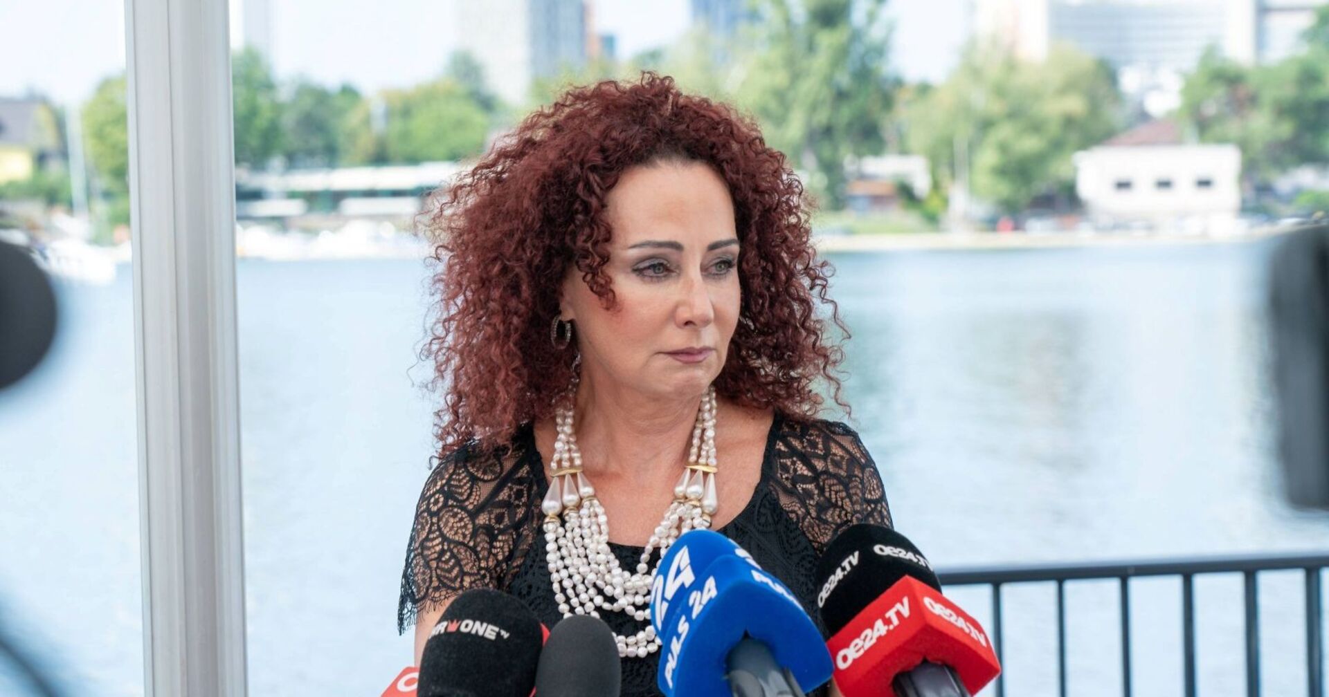 &quot;Mausi&quot; Lugner weint