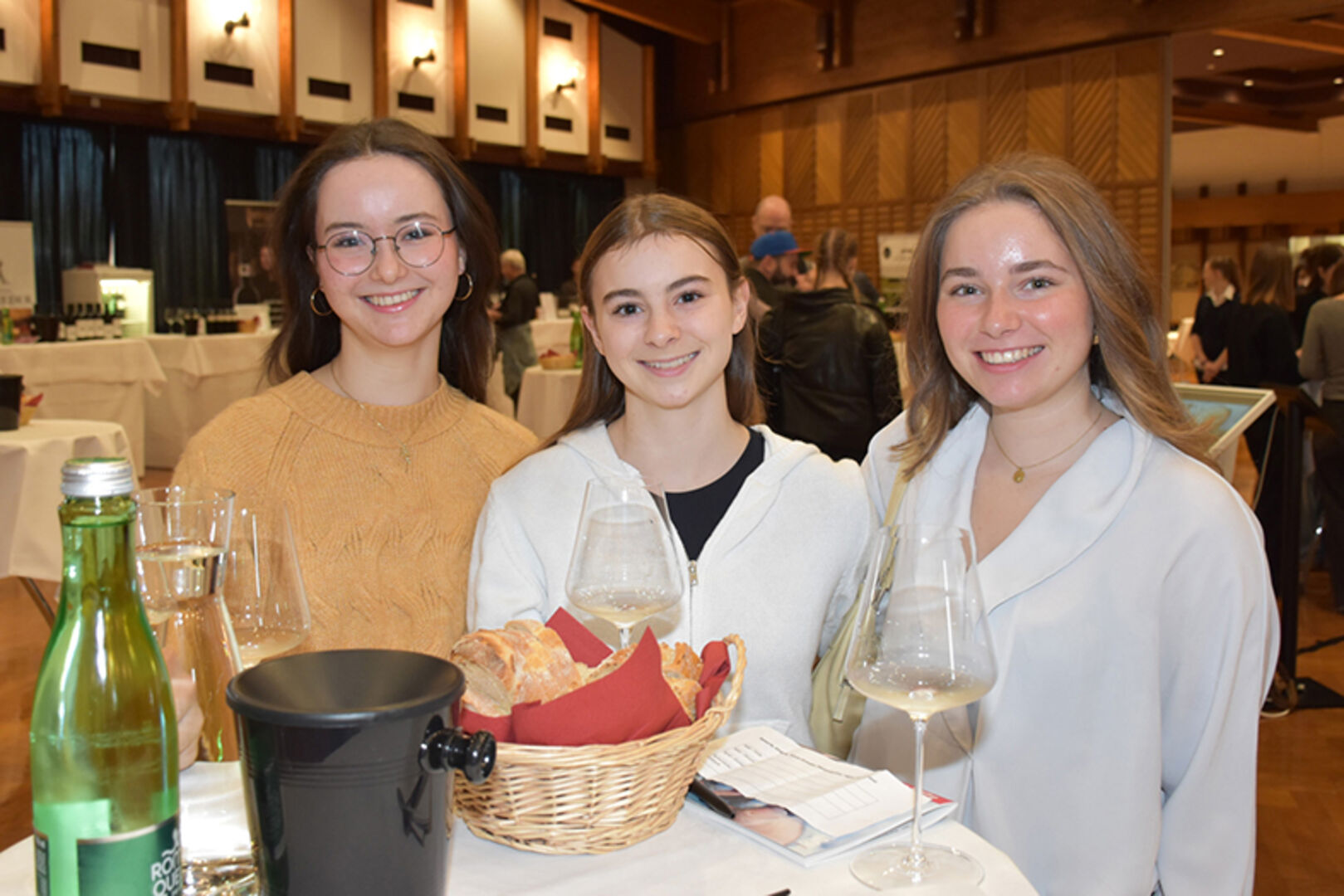 Veronika Stüttler, Sarah Vester und Anna Ganyecz (HLW Rankweil, Jungsommelier-Ausbildung)