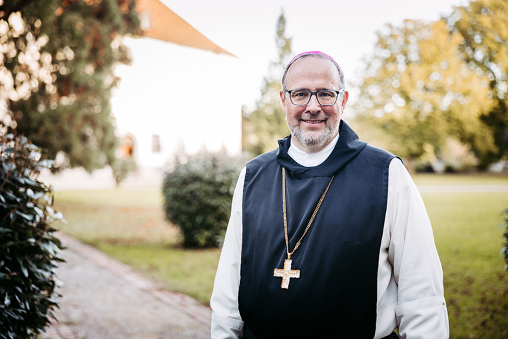 „Im Mitanand und Füranand engagiert!  Ich wünsche Euch allen einen frohen und gesegneten Advent.“  Abt Vinzenz  Wohlwend OCist. Kloster Mehrerau