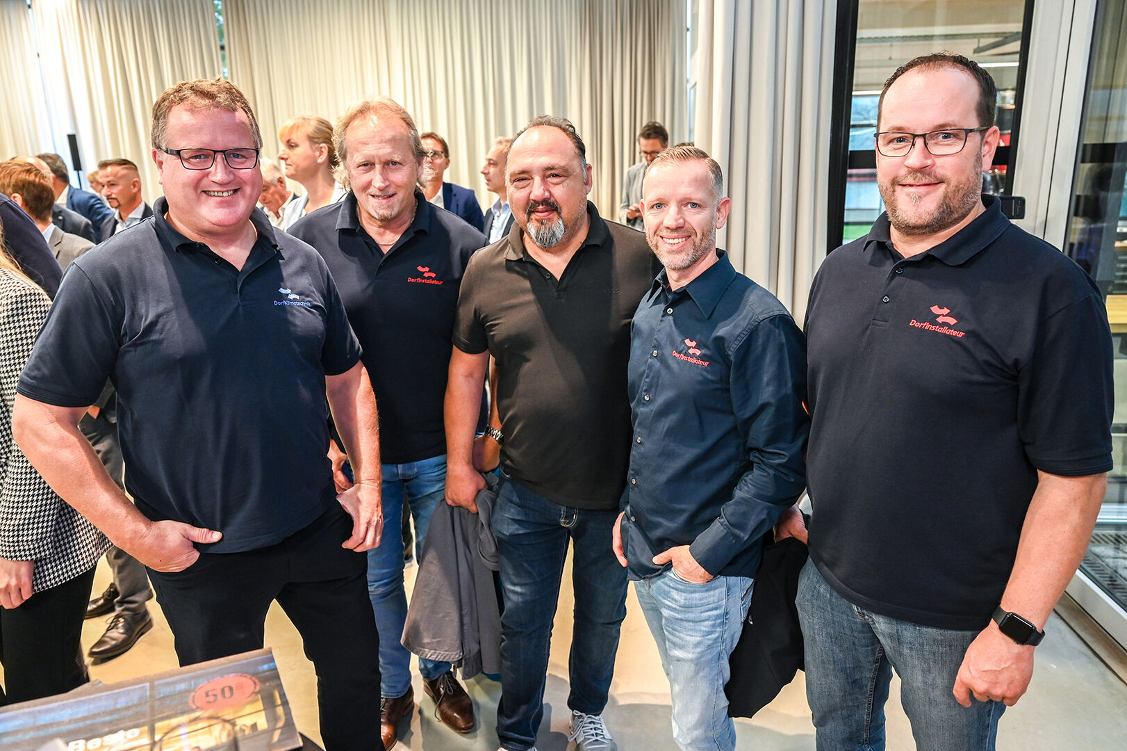 Dorfinstallateur Team: Andreas Amann, Christian Karg, Fatih Karabiyik, Stephan Reinberger und Markus Nesensohn (v. li.)