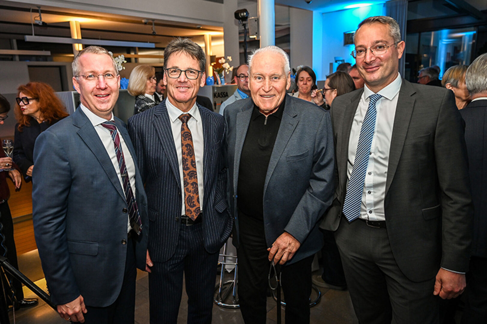 Stephan Sausgruber und Vorstand Wilfried Amann (beide Hypo Vorarlberg), Heinz Hämmerle (Hämmerle &amp; Vogel), Filialdirektor Graham Fitz (Hypo Lustenau) (v. li.)