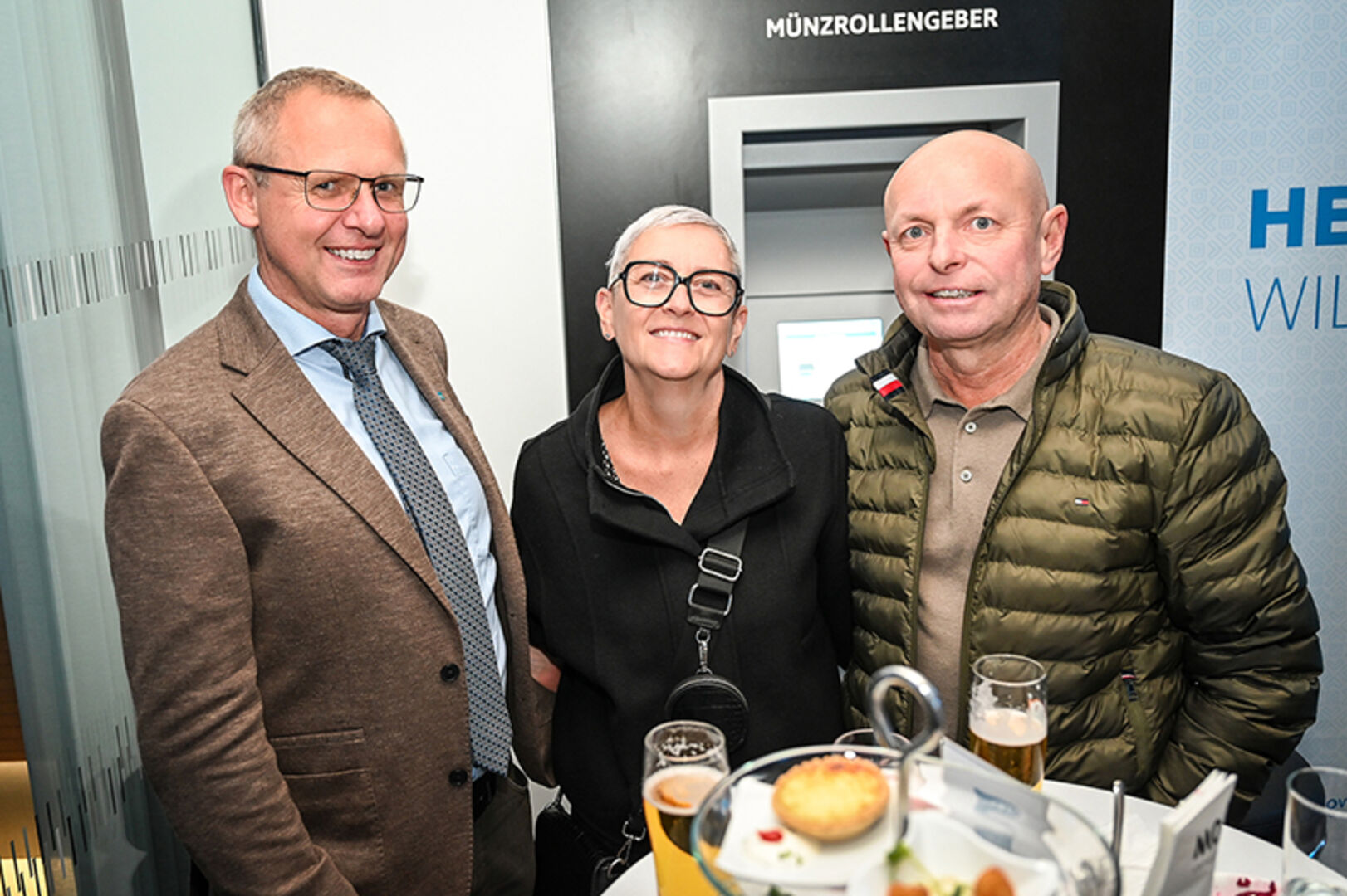 Jürgen Paulitsch (Hypo Lustenau), Karin und Christoph Fink (Autoland Fink) (v. li.)