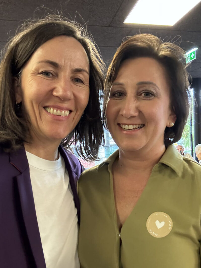 Luden zur Jubiläumsfeier: Andrea Schwärzler (Schwärzler Hotel Management) und Gastgeberin Beate Puff-Kopf (Direktorin Hotel am Garnmarkt)