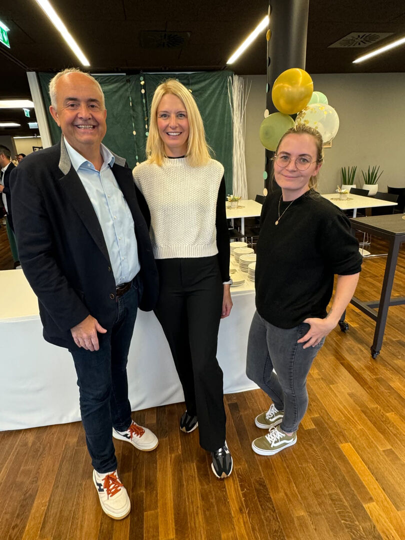 Bgm. Manfred Böhmwalder, Melanie Fleisch und Conny Heindl (Prisma) (v. li.)