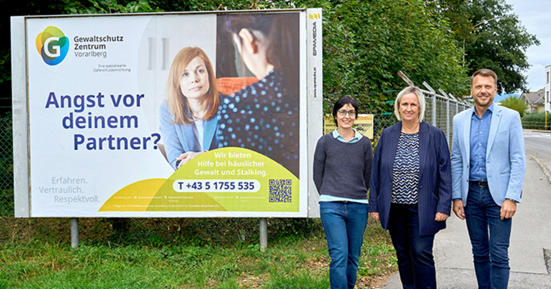Angelika Wehinger (Leiterin Gewaltschutzzentrum Vorarl- berg), Martina Gasser (ifs Geschäftsführerin), Willi Georg Bonjsak (Head of Regional Sales Vorarlberg EPAMEDIA)