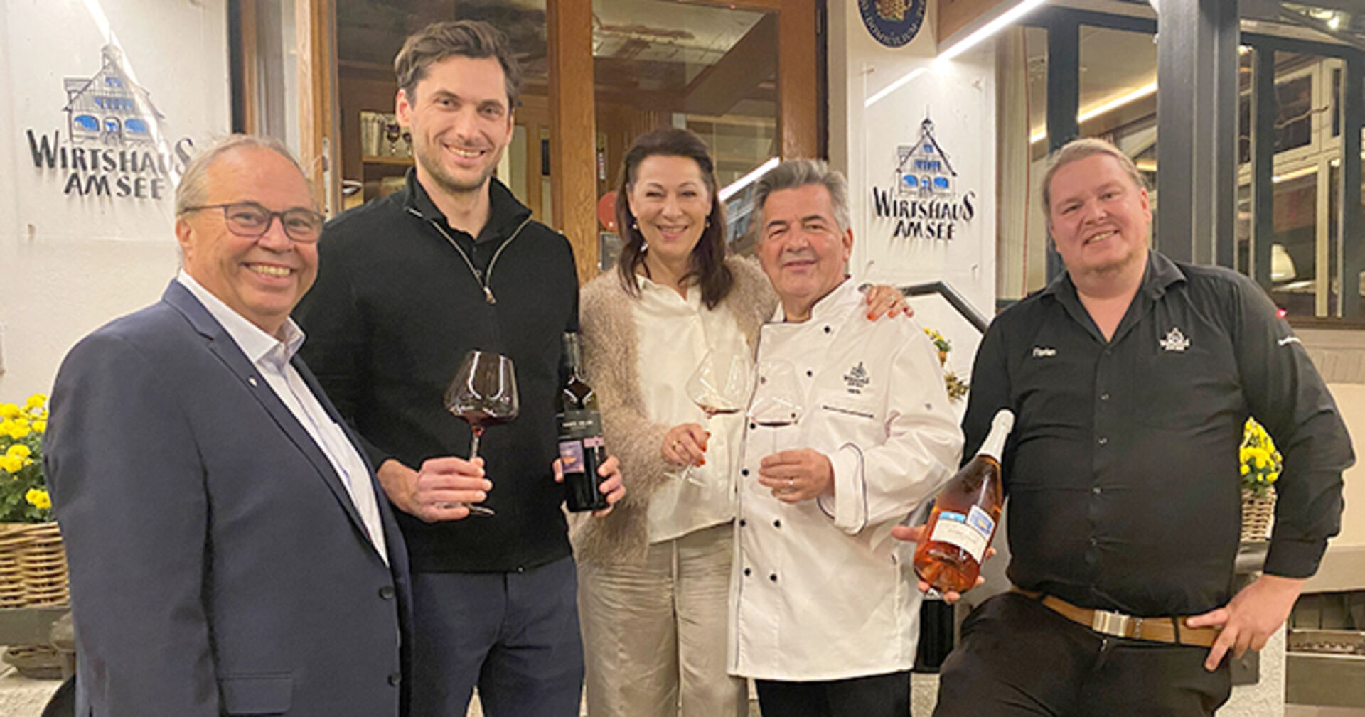 Walter Pfanner (Pfanner Weine), Winzer Clemens Reisner (Weinbau Igler Burgenland), Wirtepaar Daniela und Martin Berthold, Sommelier Florian Rapp (v.li.)