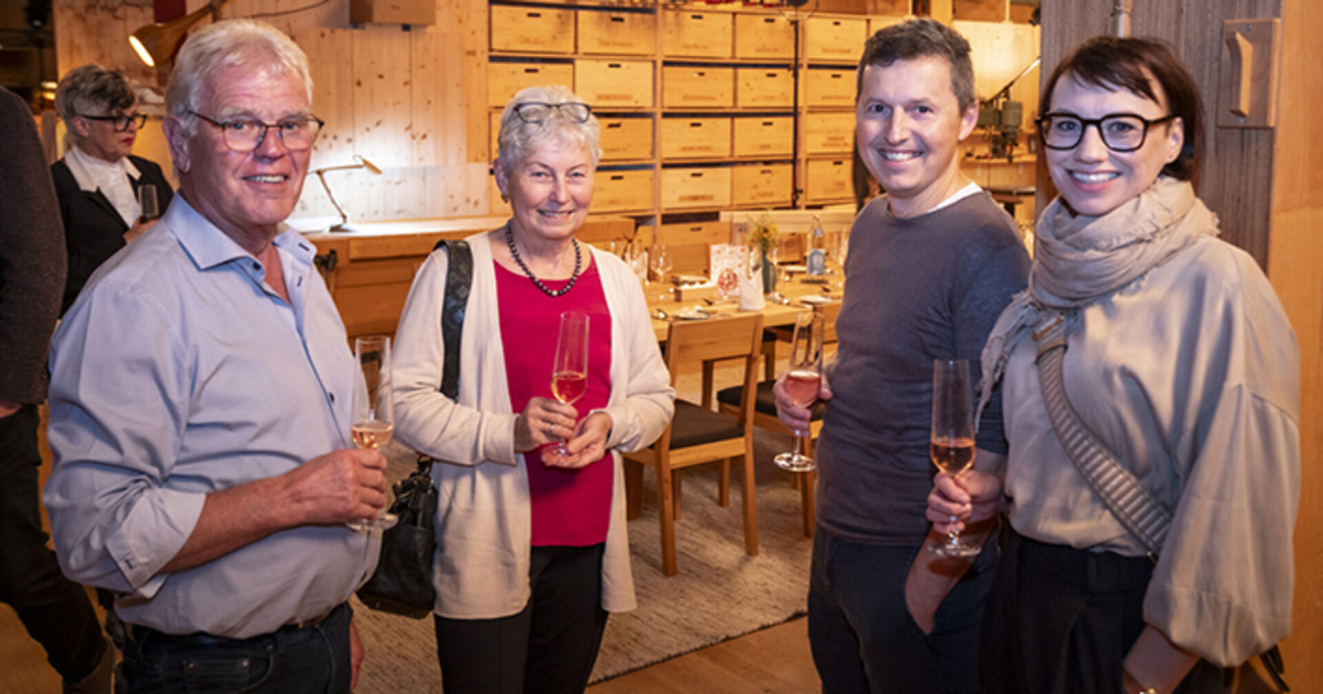 Alwin und Erika Muxel mit Christoph Heim von  Feldkircher möbel.handwerk und Dr. Manuela Gutschi, Hautarztpraxis Dornbirn