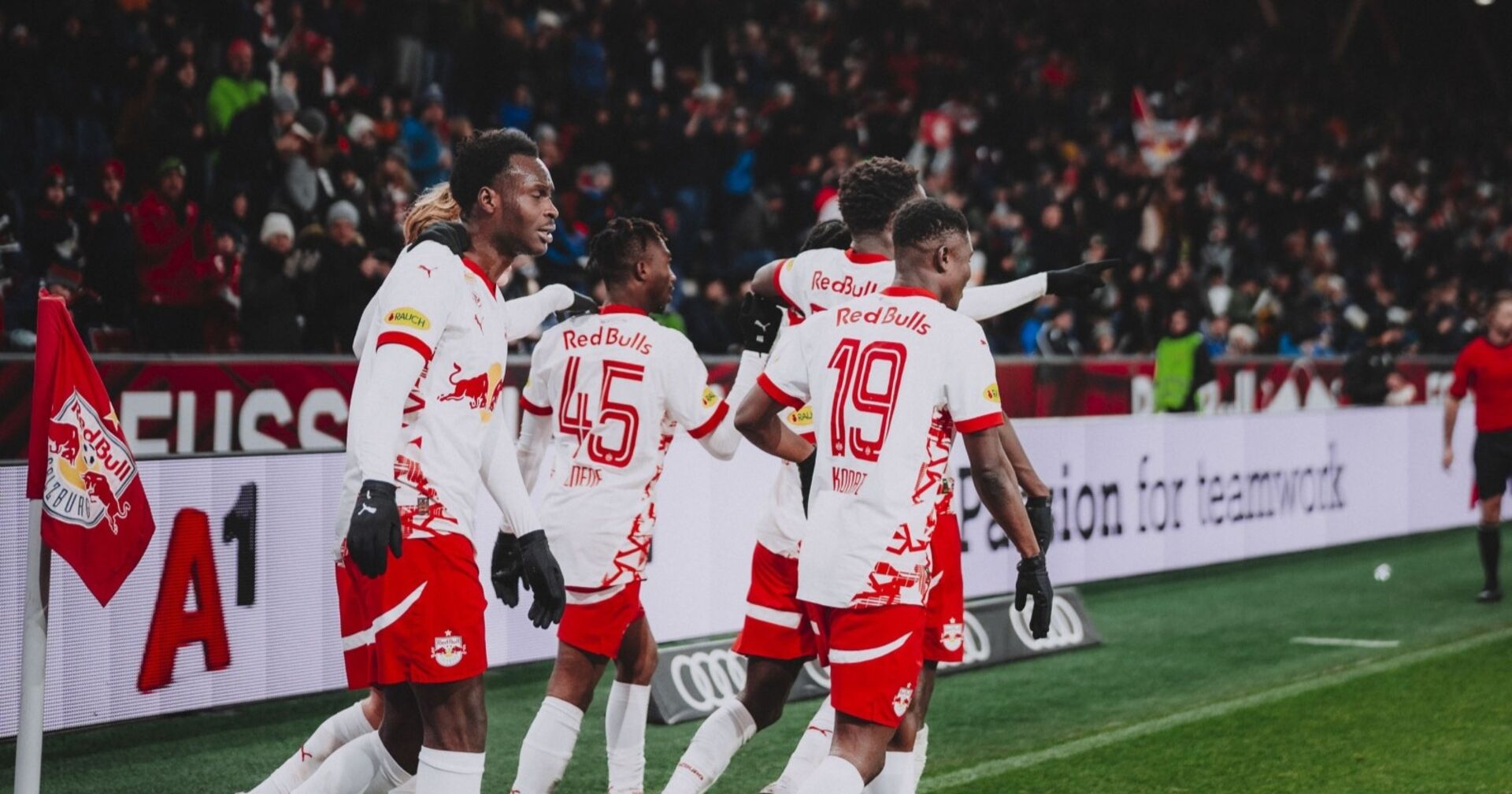 Red Bull Salzburg Spieler beim Match gegen den Lask