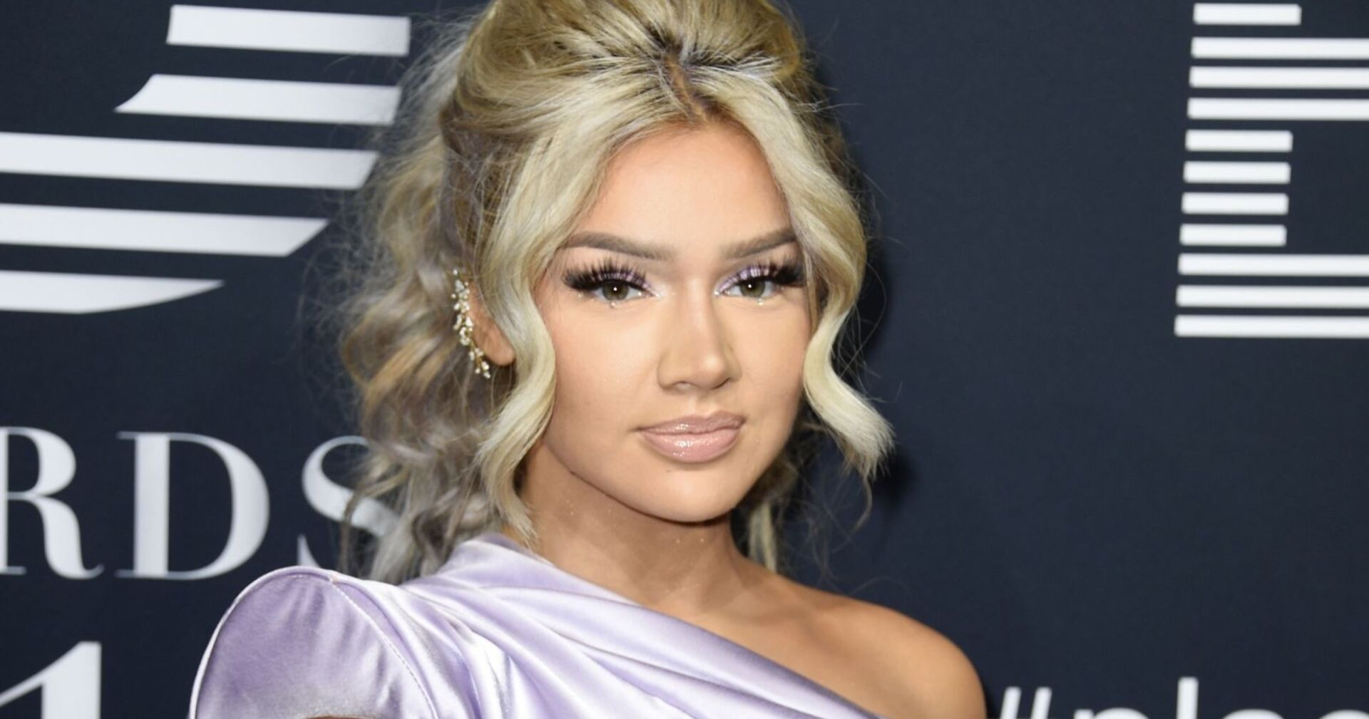 Shirin David in lila Kleid