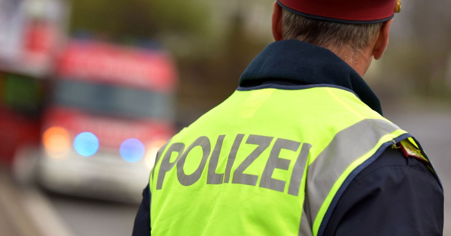 Die Polizei hat bei Nickelsdorf einen Gefahrentransporter aus dem Verkehr gezogen.