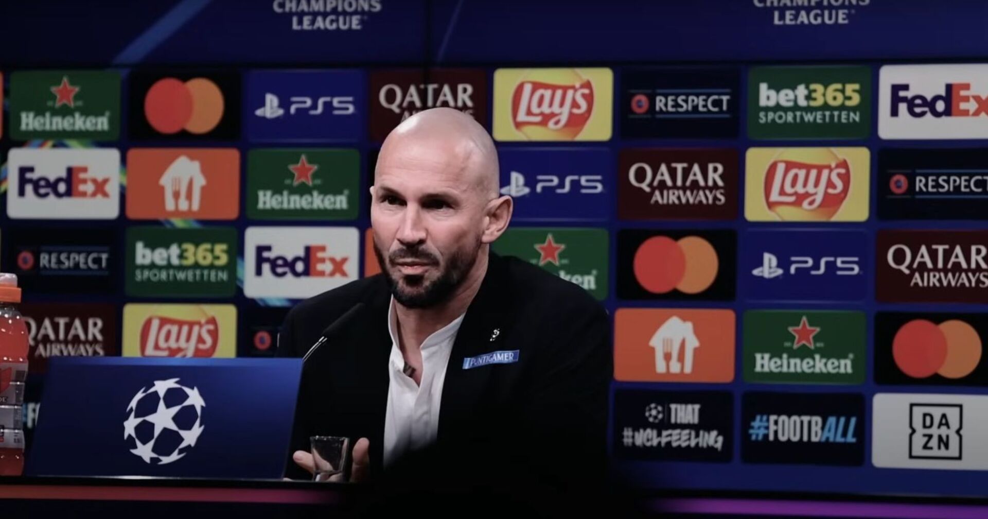 Christian Ilzer bei einer Pressekonferenz