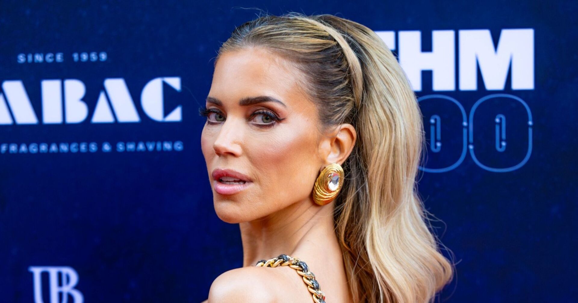Sylvie Meis blickt in die Kamera
