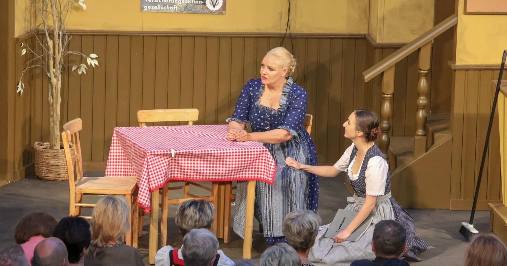 Verena Scheitz auf der Bühne.