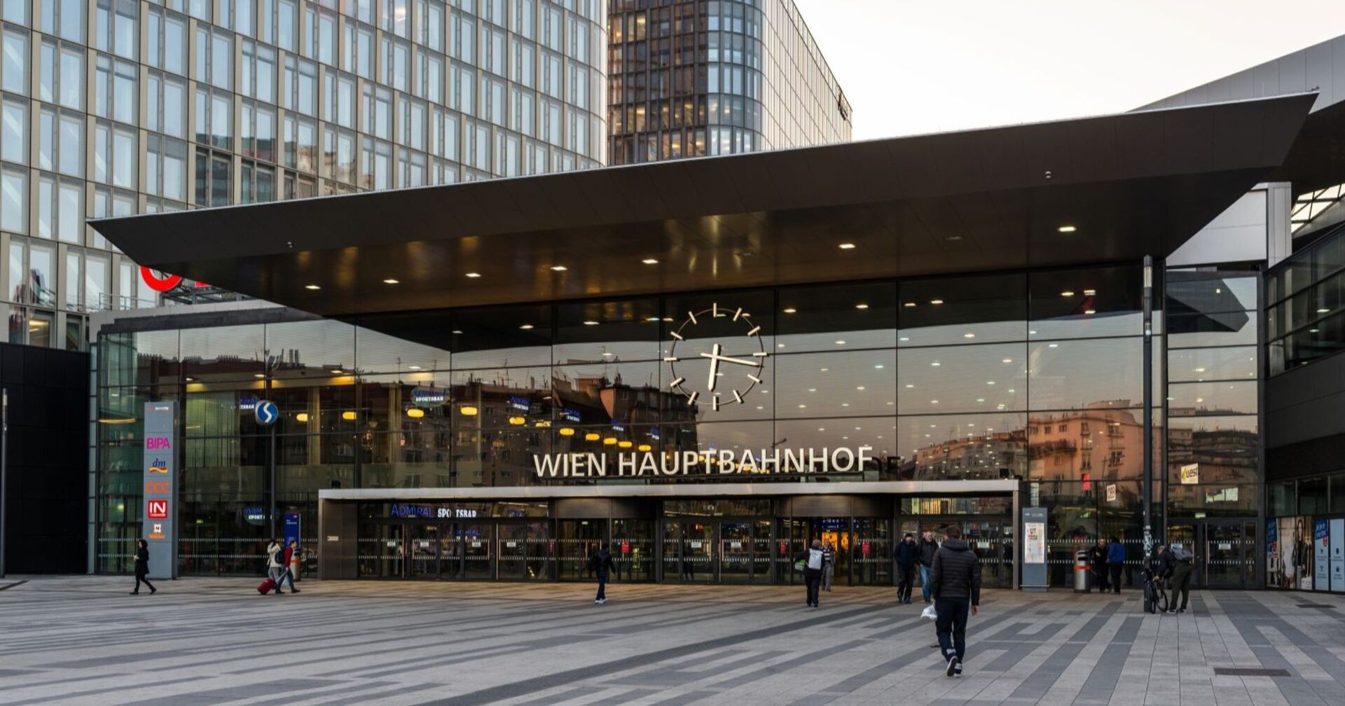 Außenansicht des Wiener Hauptbahnhofes