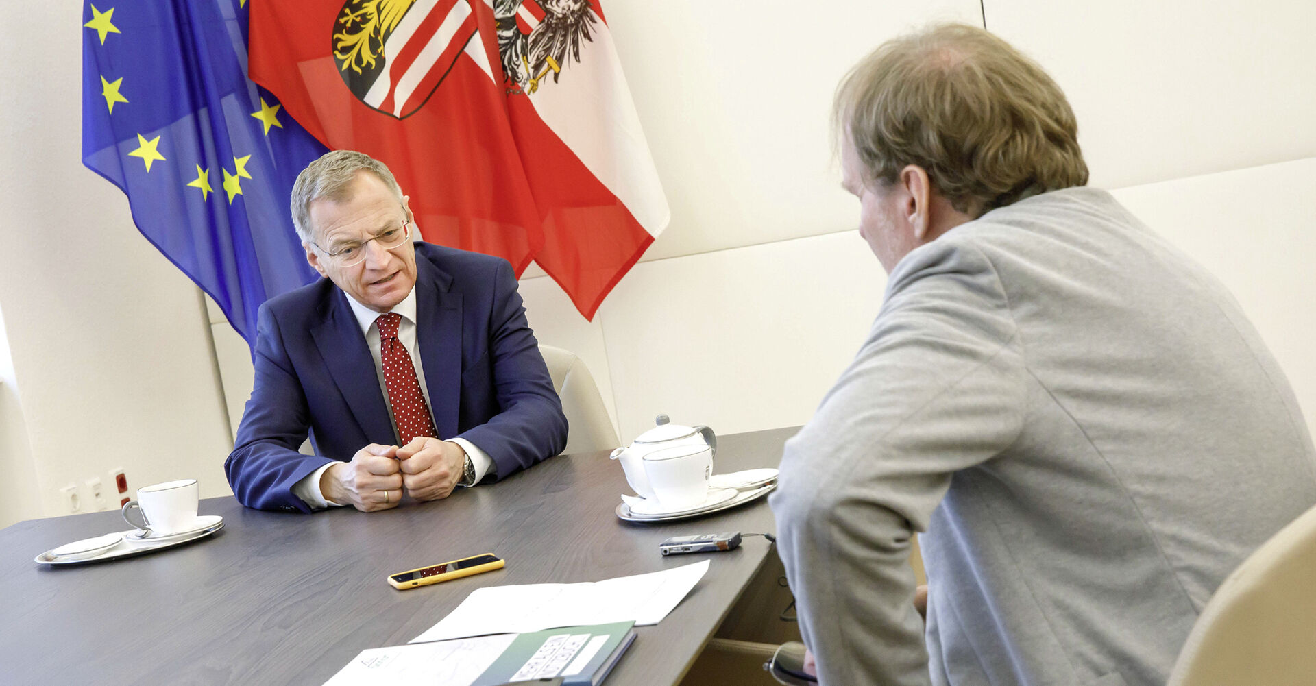 Herausfordernde Zeiten für Oberösterreich: Landeshauptmann Thomas Stelzer im Gespräch mit Chefredakteur Klaus Schobesberger.