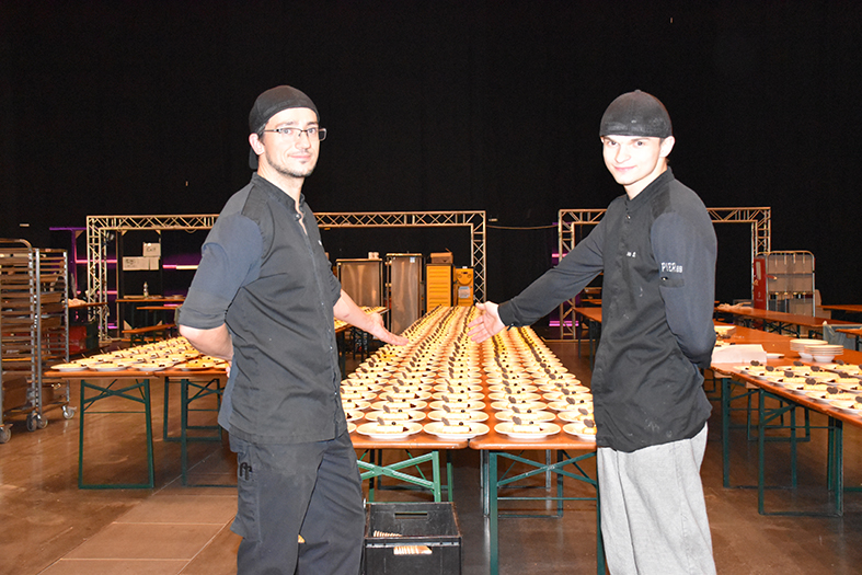 Thomas Neubert (Küchenchef Pier69) mit Elias Schneider (Lehrling im Abschlussjahr)