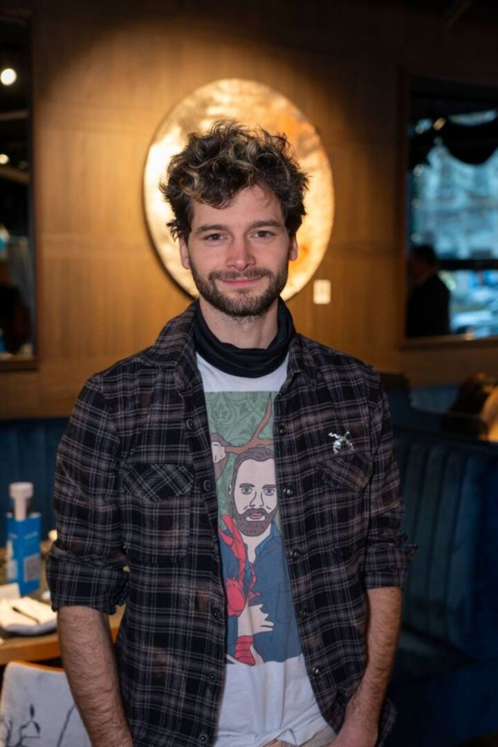 Aaron Karl lächelt in die Kamera