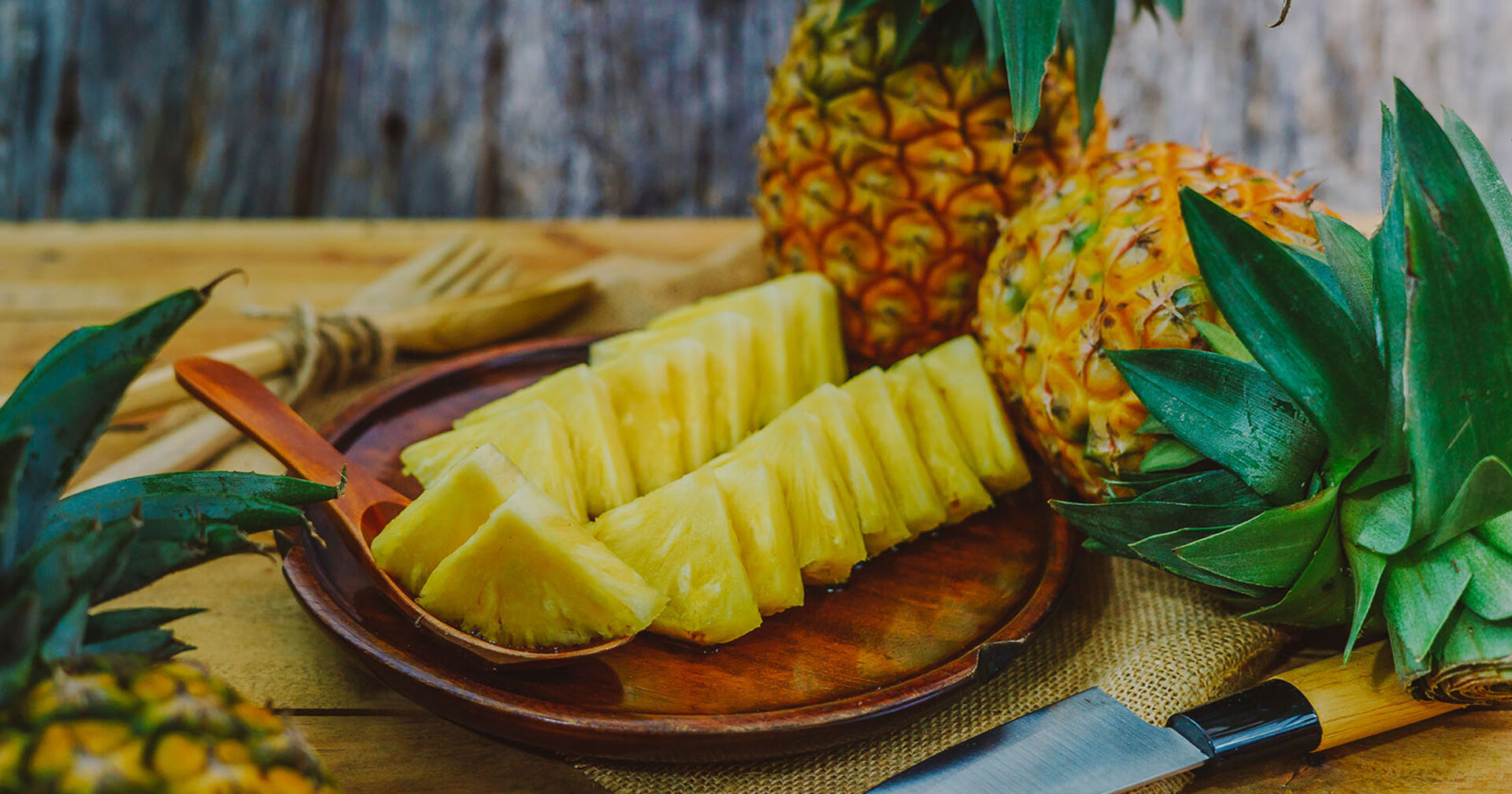 Aufgeschnittene Ananas | Credit: iStock.com/tarfullhd