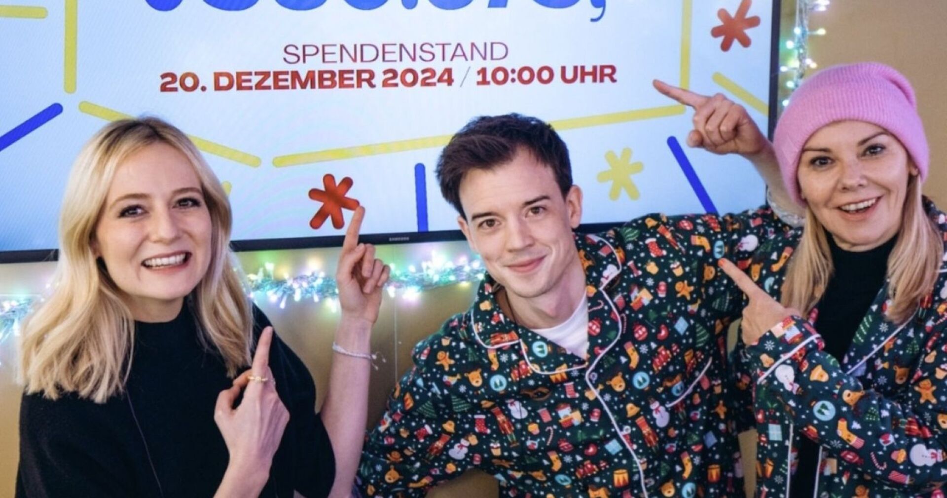 Tina Ritschl, Philipp Hansa und Sylvia Graf  in weihnachtlichen Outfits