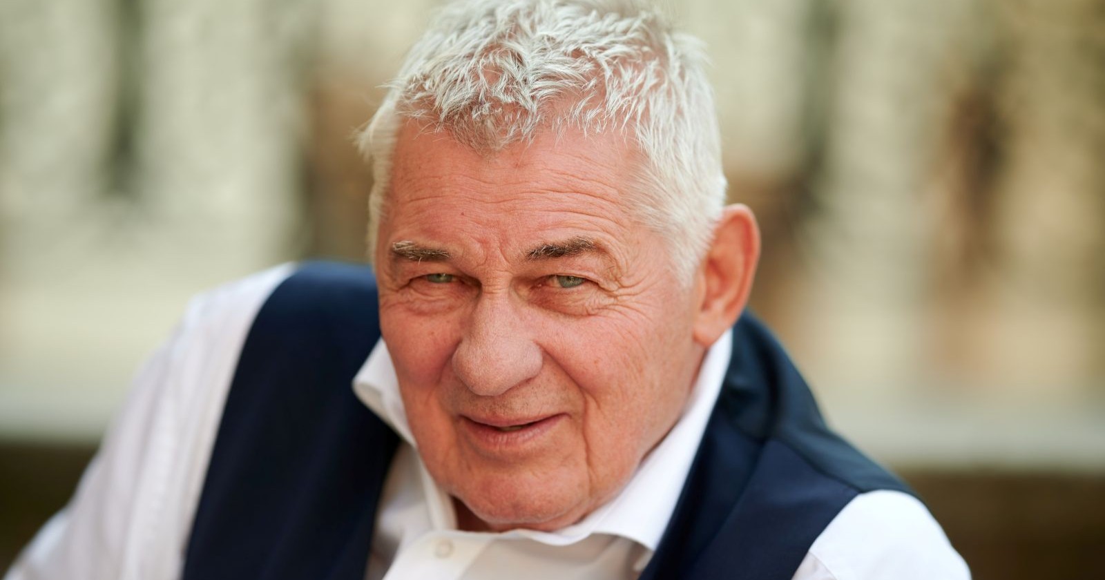 Heinz Hoenig mit traurigen Gesichtsausdruck