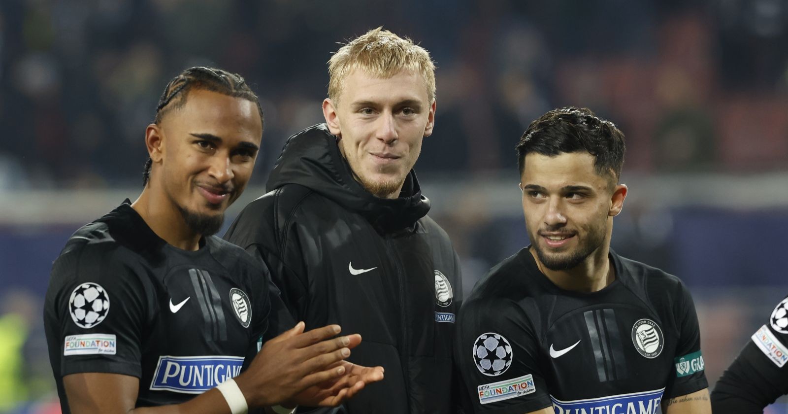 von links Emanuel Aiwu (Sturm Graz), Mika Biereth (Sturm Graz) und Jusuf Gazibegovic (Sturm Graz) während der Champions League