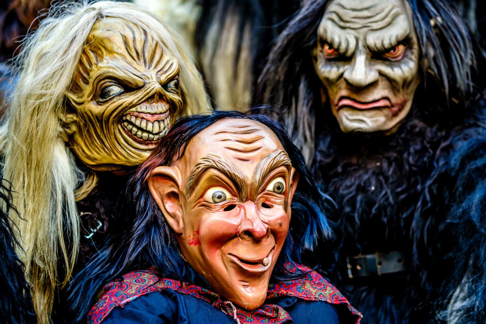 drei Perchten bei einem Krampuslauf