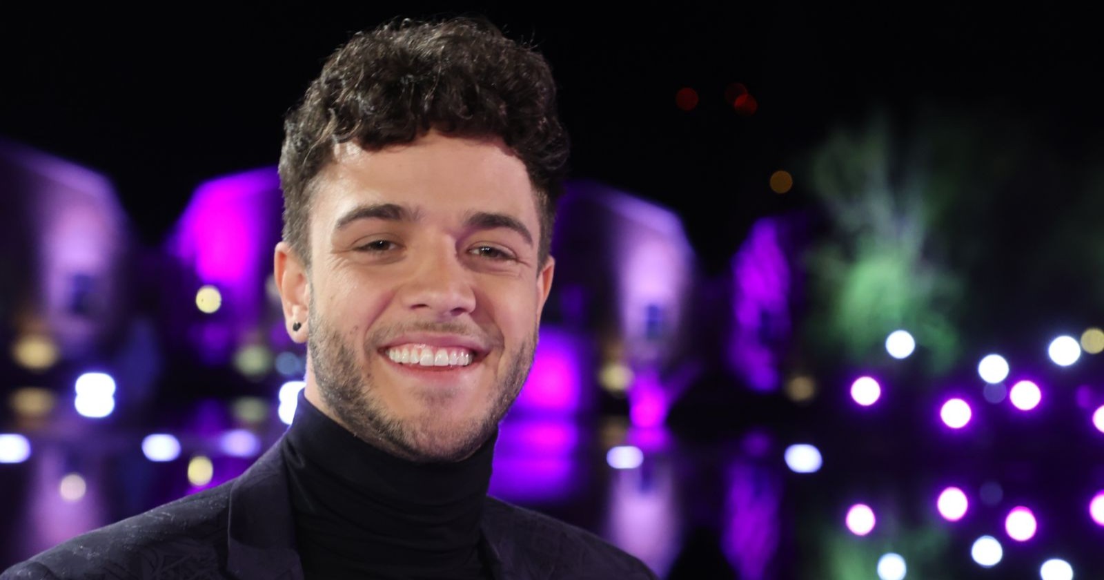 Luca Hänni lächelt in die Kamera